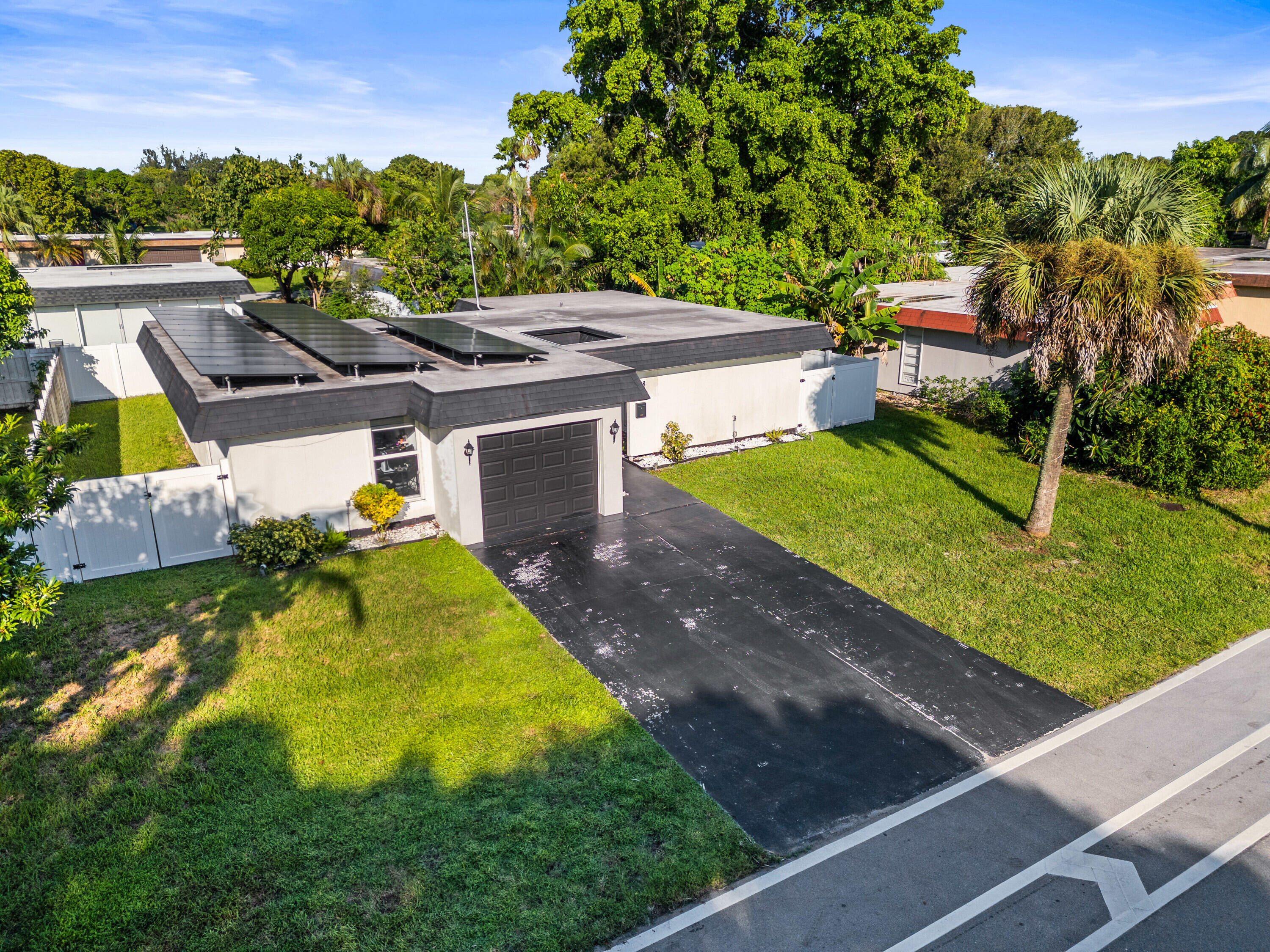 View details of listing 6408 Brookwood Boulevard, Tamarac, FL 33321 Tamarac with MLS#