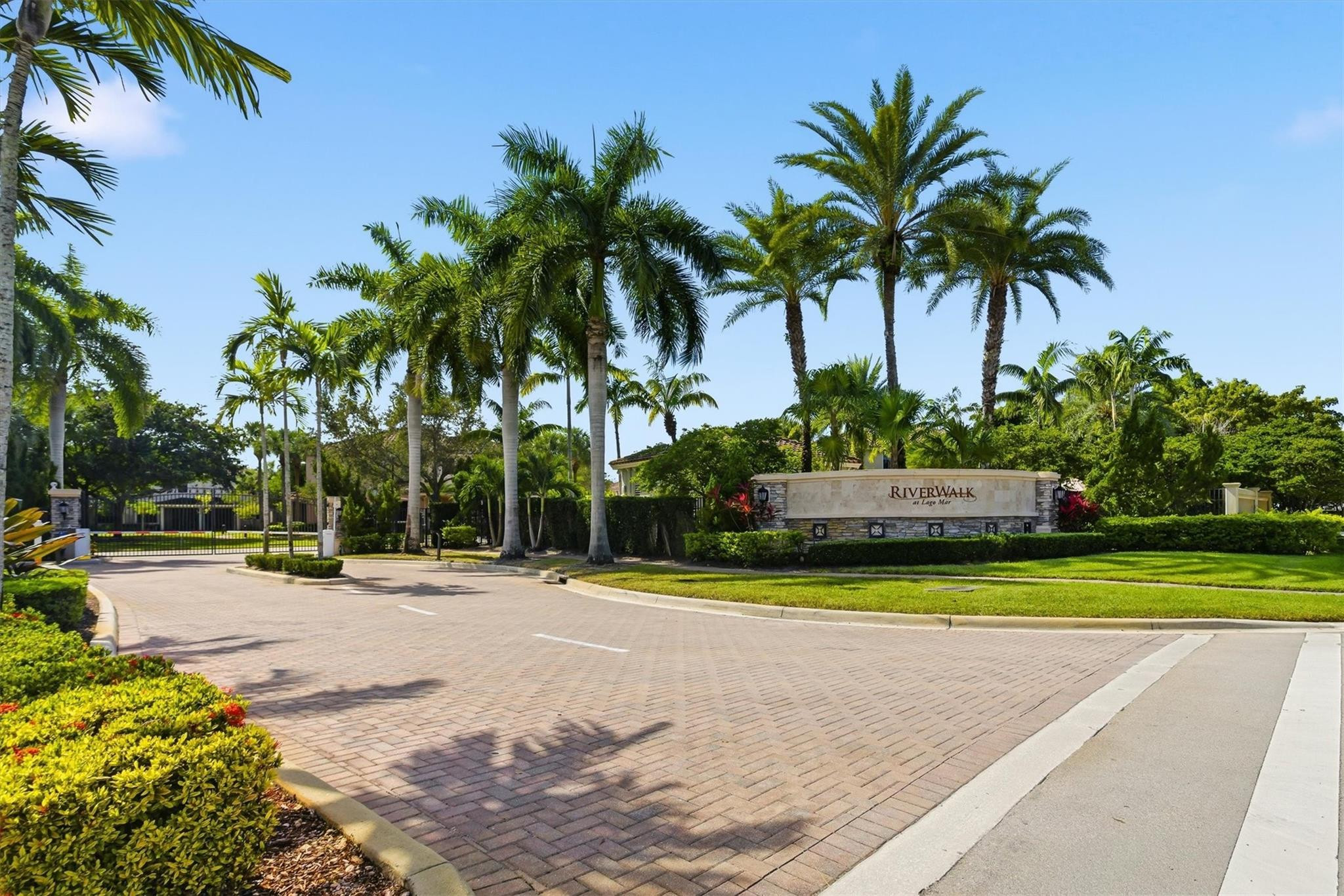 View details of listing 126 Riverwalk Circle E 126, Plantation, FL 33325 Plantation with MLS# 