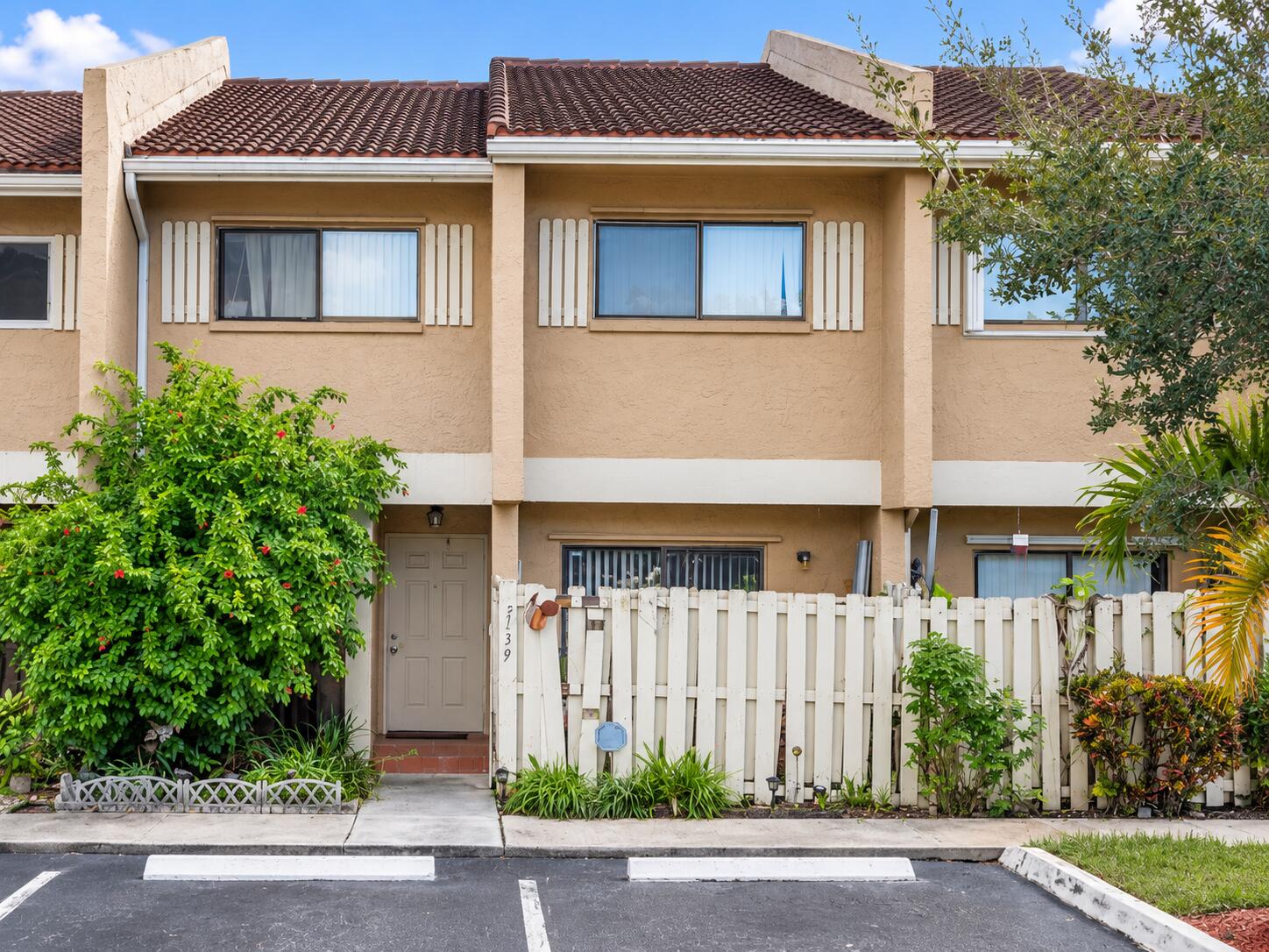 View details of listing 3539 NW 91ST Lane, Sunrise, FL 33351 Sunrise with MLS#