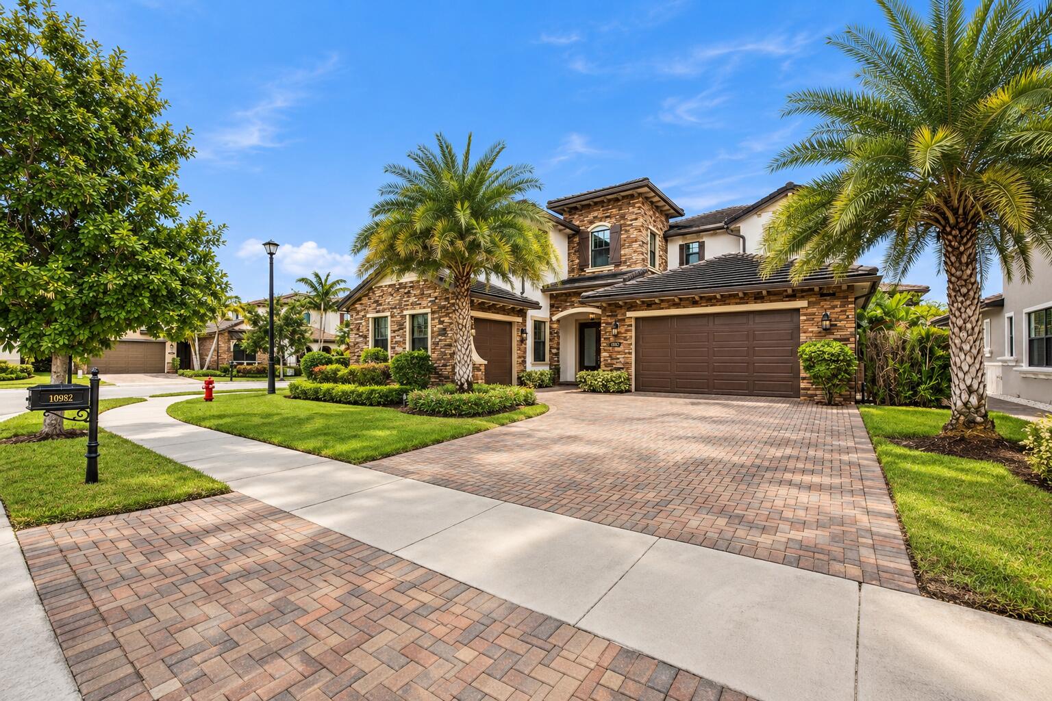 View details of listing 10982 PINNACLE Way, Parkland, FL 33076 Parkland with MLS#