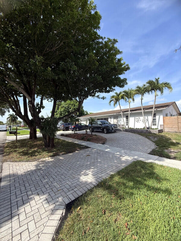 View details of listing 501 NW 98th Avenue, Pembroke Pines, FL 33024 Pembroke Pines with MLS#