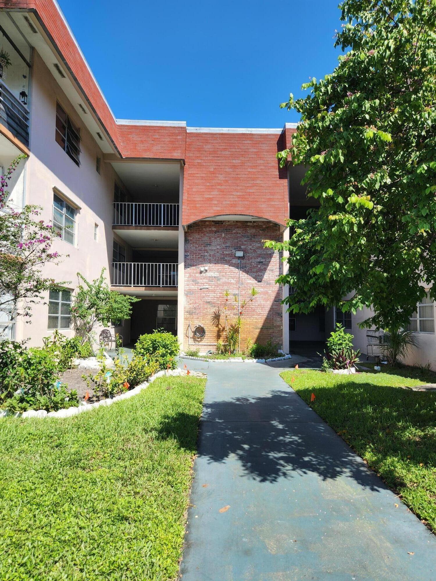 View details of listing 2901 NW 47th Terrace 143C, Lauderdale Lakes, FL 33313 Lauderdale Lakes with MLS# 