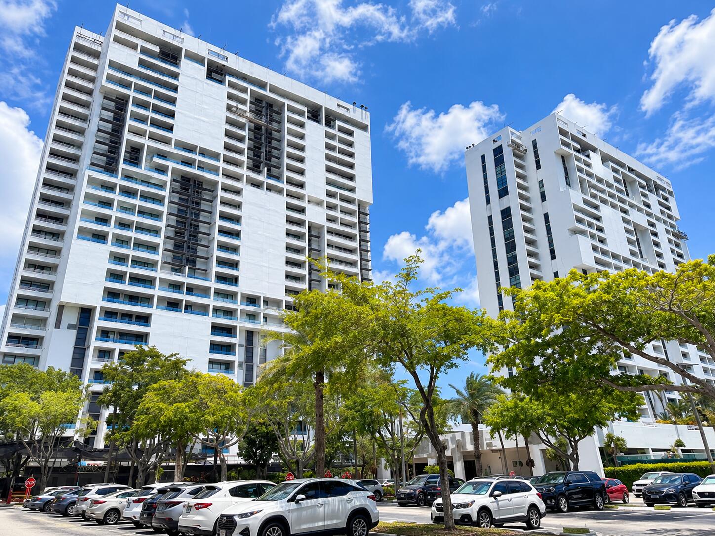 View details of listing 20355 NE 34 Court 828, Aventura, FL 33180 Aventura with MLS# 