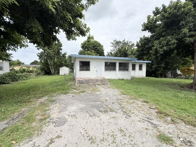 View details of listing 1421 NW Avenue D, Belle Glade, FL 33430 Belle Glade with MLS#