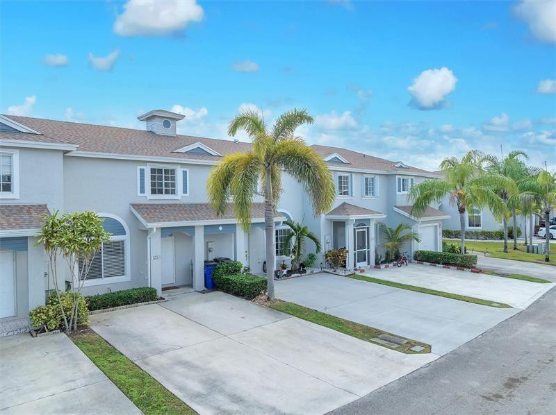 View details of listing 4734 SW 13TH Place, Deerfield Beach, FL 33442 Deerfield Beach with MLS# 