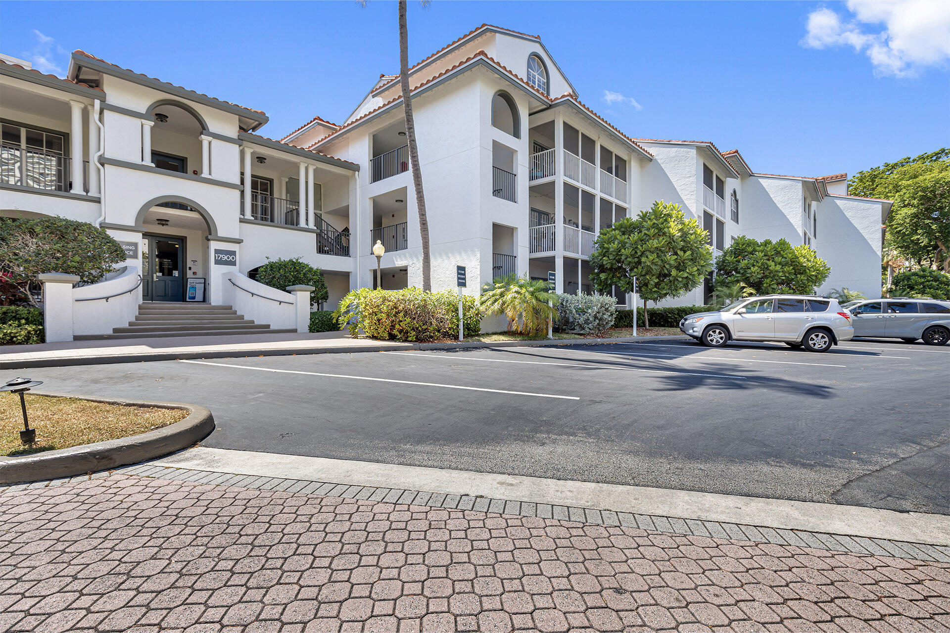 View details of listing 17900 NE 31st Court 4122, Aventura, FL 33160 Aventura with MLS# 