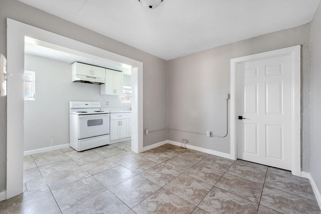 View details of listing 620 SW 6th Street 1, Belle Glade, FL 33430 Belle Glade with MLS#