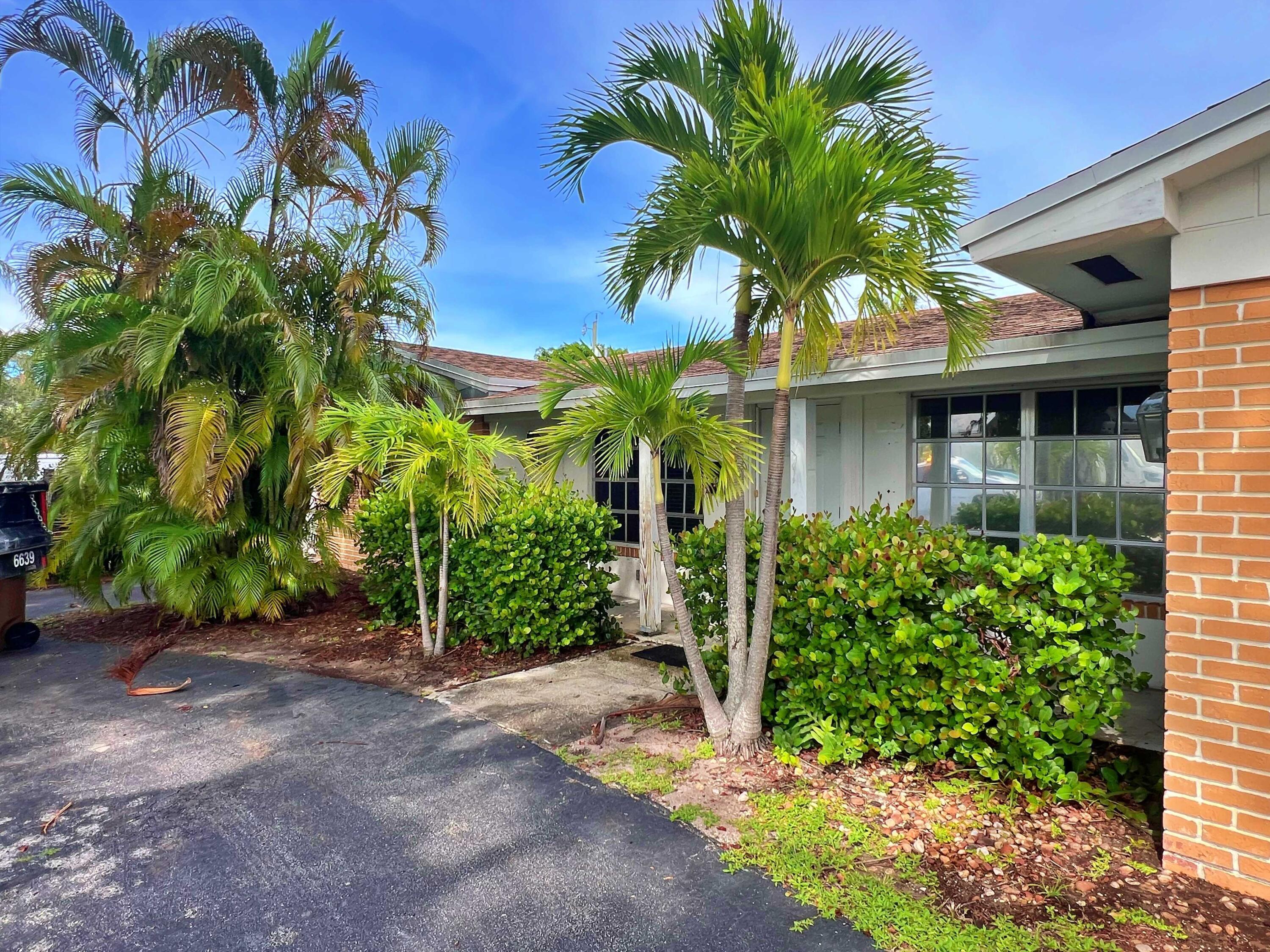 View details of listing 248 SE 8TH Terrace, Deerfield Beach, FL 33441 Deerfield Beach with MLS# 