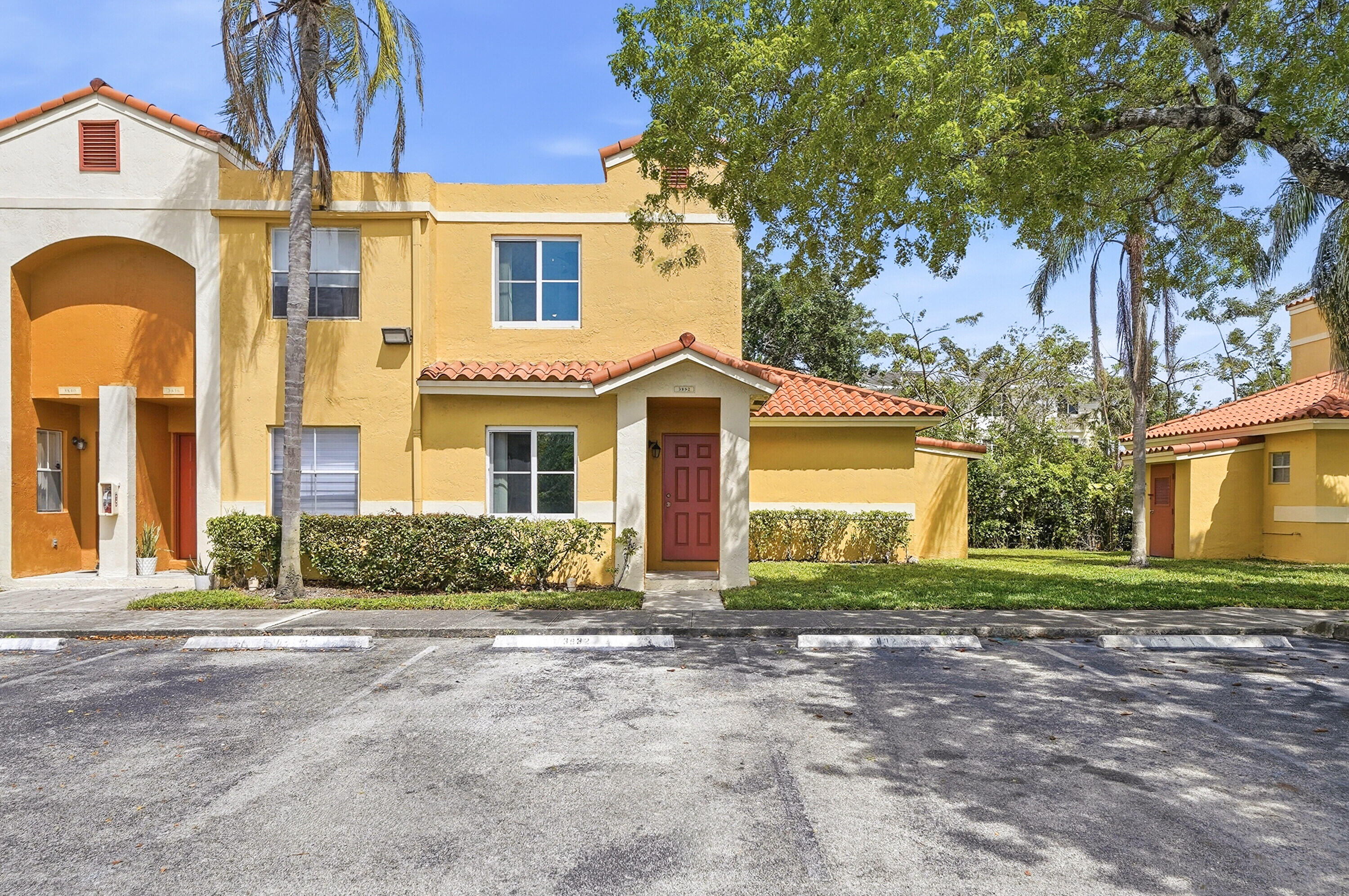 View details of listing 3832 NW 90TH Avenue 3832, Sunrise, FL 33351 Sunrise with MLS#