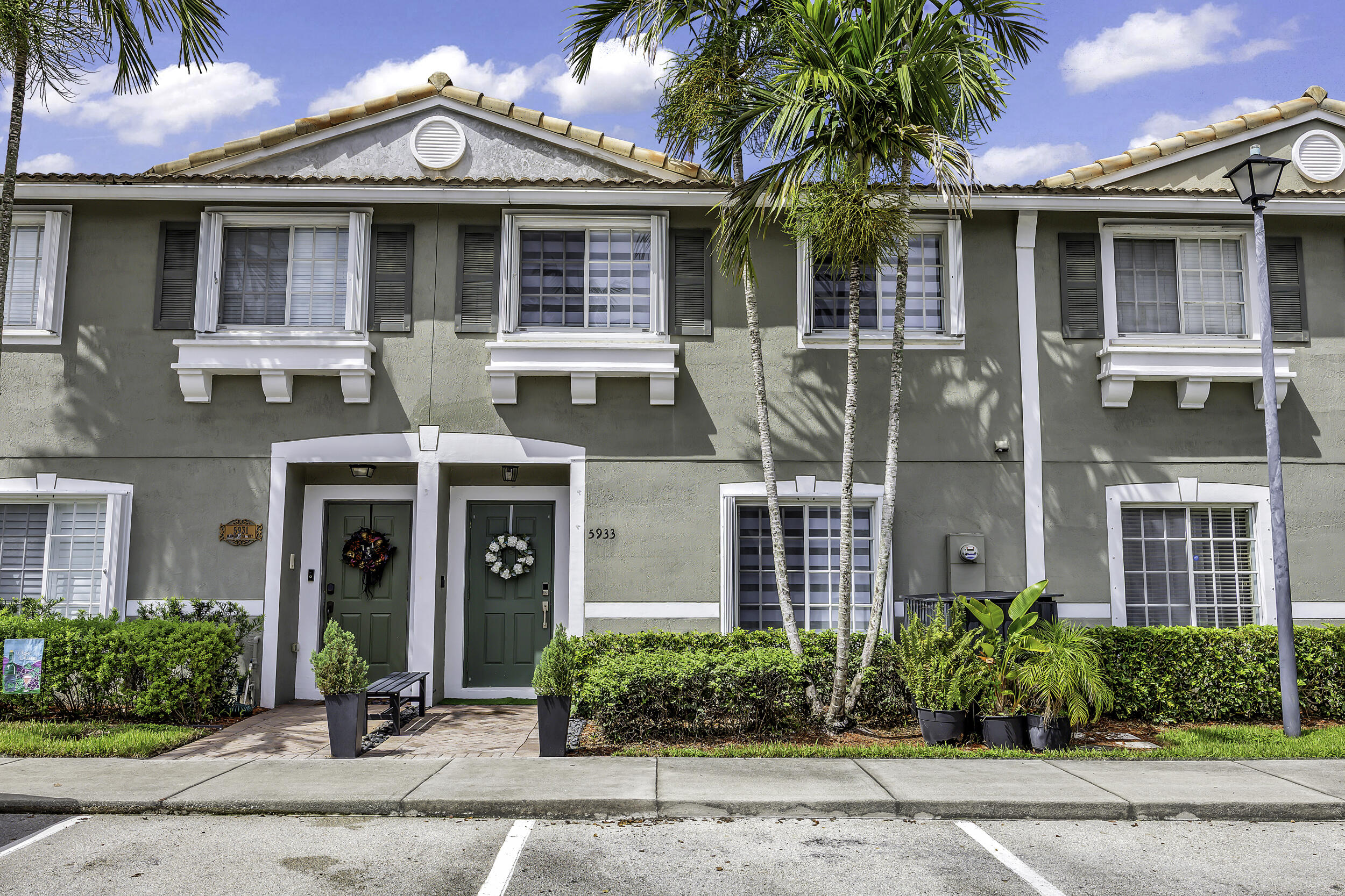 View details of listing 5933 MANCHESTER Way 5933, Tamarac, FL 33321 Tamarac with MLS#