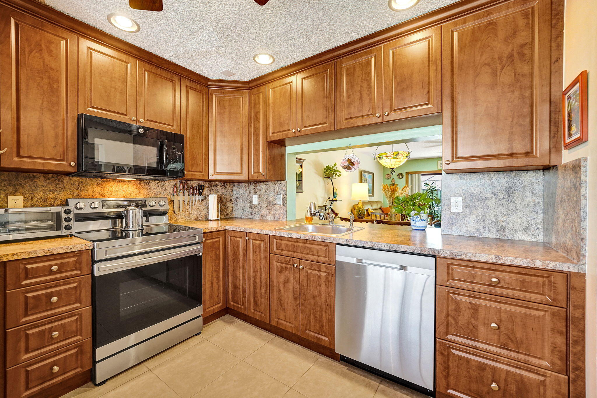 View details of listing 10772 NW 11TH Street, Pembroke Pines, FL 33026 Pembroke Pines with MLS#