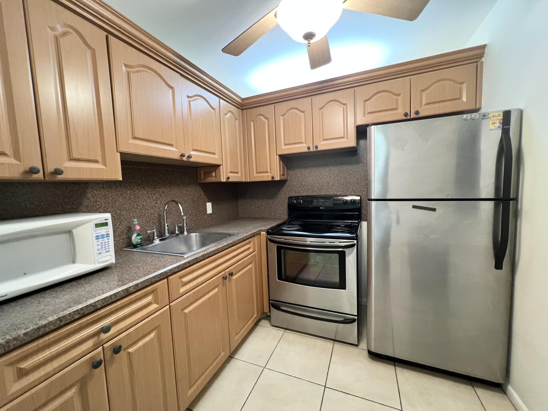 View details of listing 4023 Berkshire B 4023, Deerfield Beach, FL 33442 Deerfield Beach with MLS# 