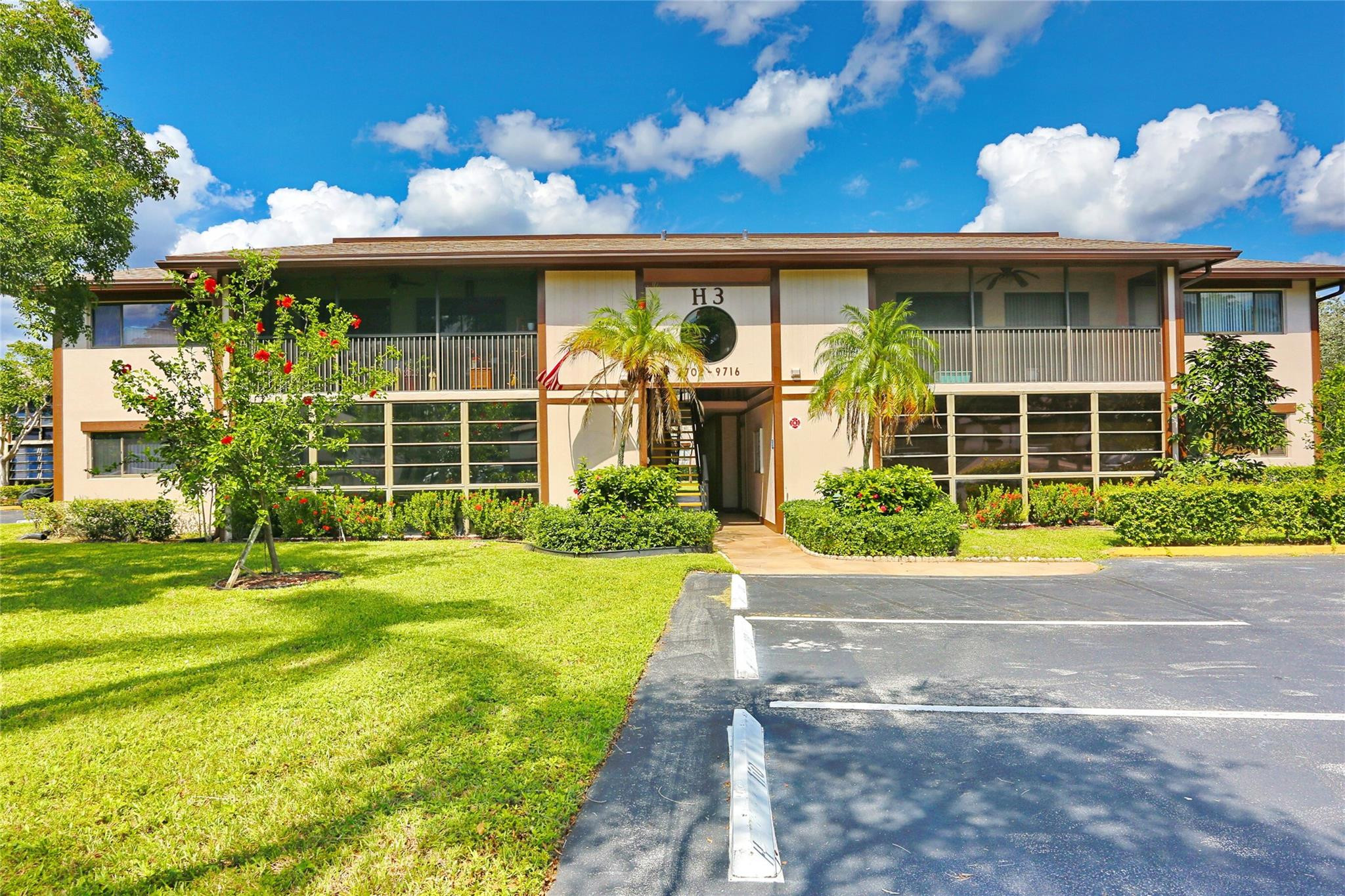 View details of listing 9712 S Belfort Circle, Tamarac, FL 33321 Tamarac with MLS#