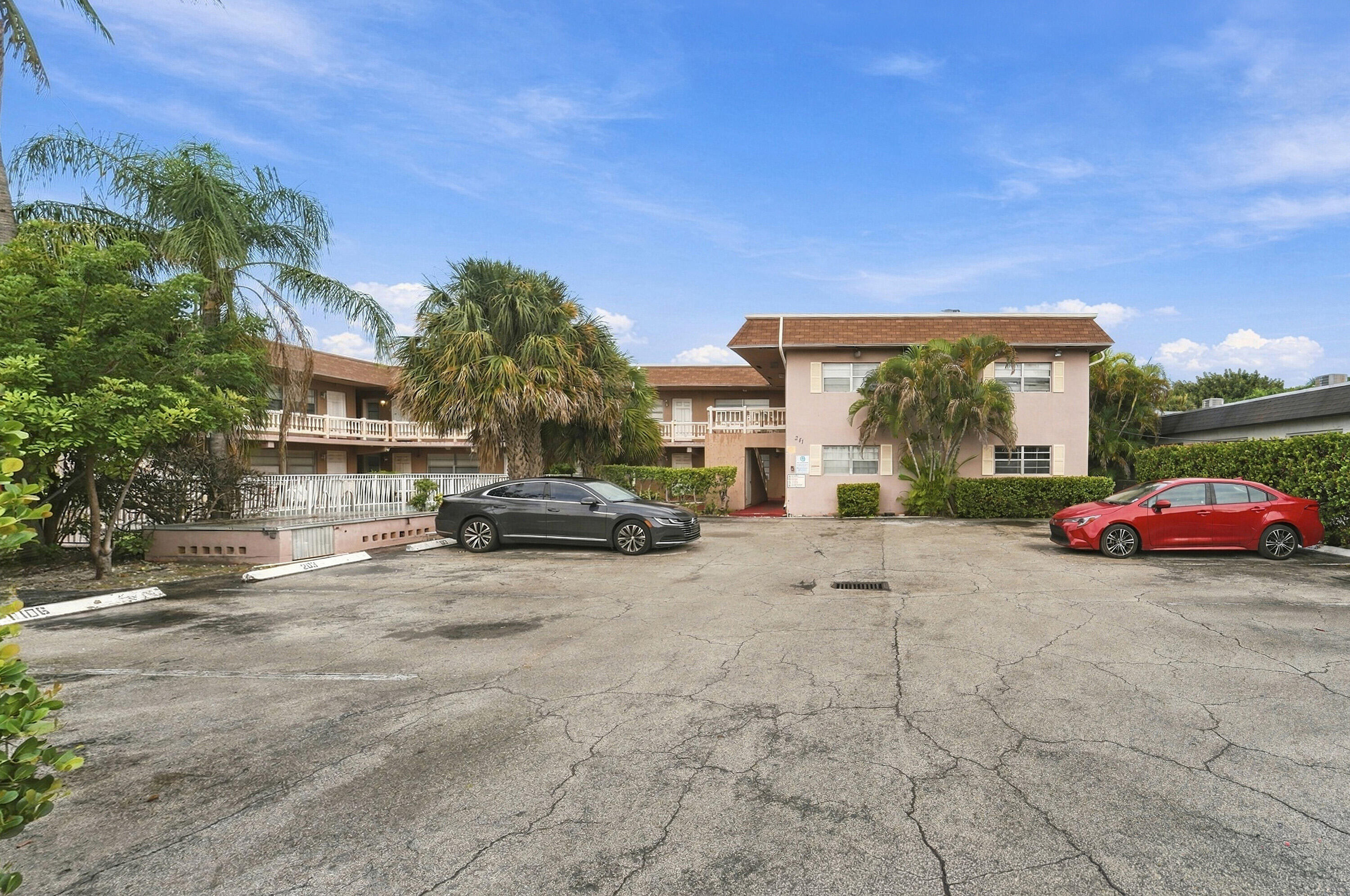 View details of listing 241 SE 9TH Avenue 101, Pompano Beach, FL 33060 Pompano Beach with MLS# 