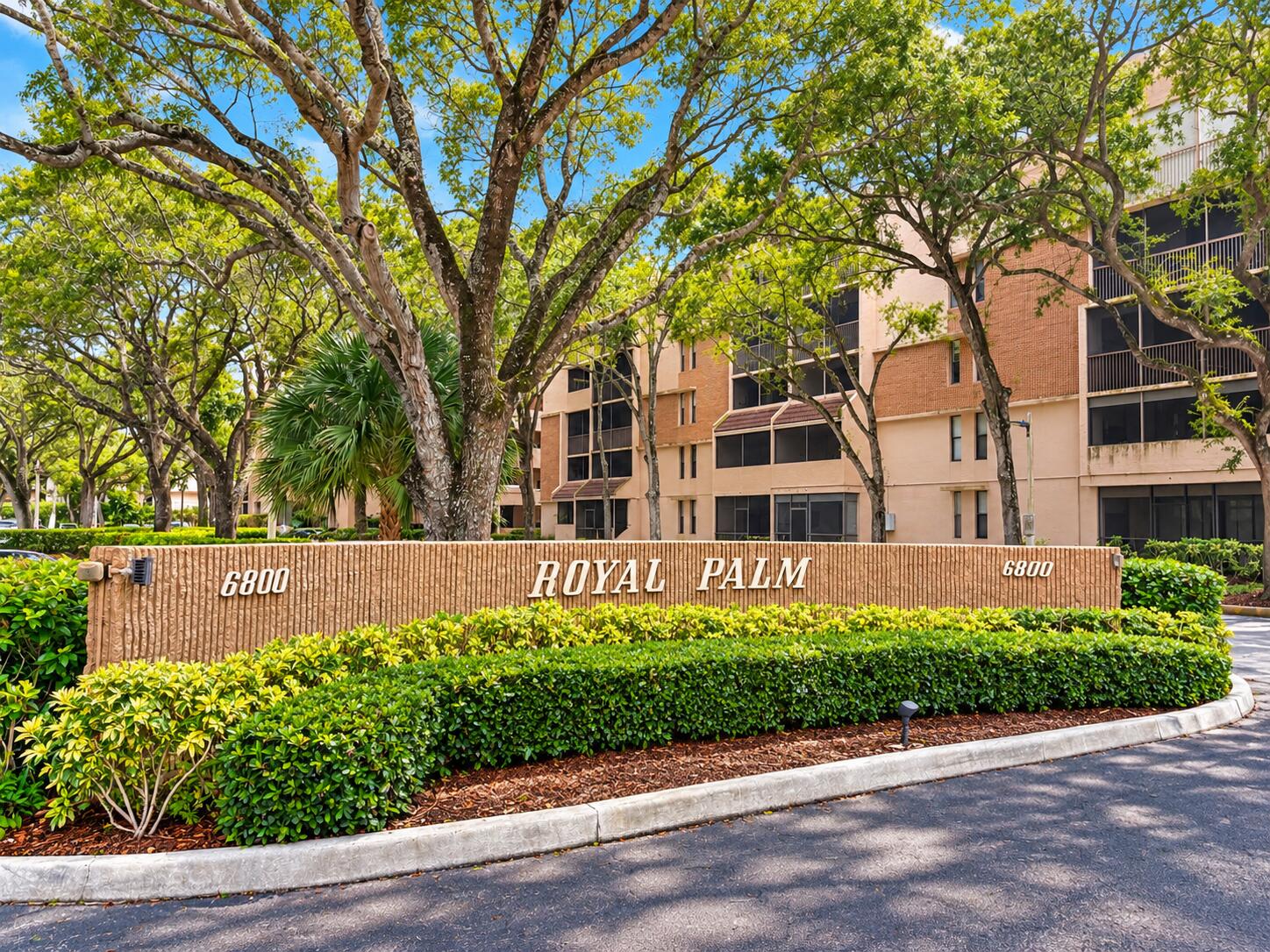 View details of listing 6800 CYPRESS Road 402, Plantation, FL 33317 Plantation with MLS# 