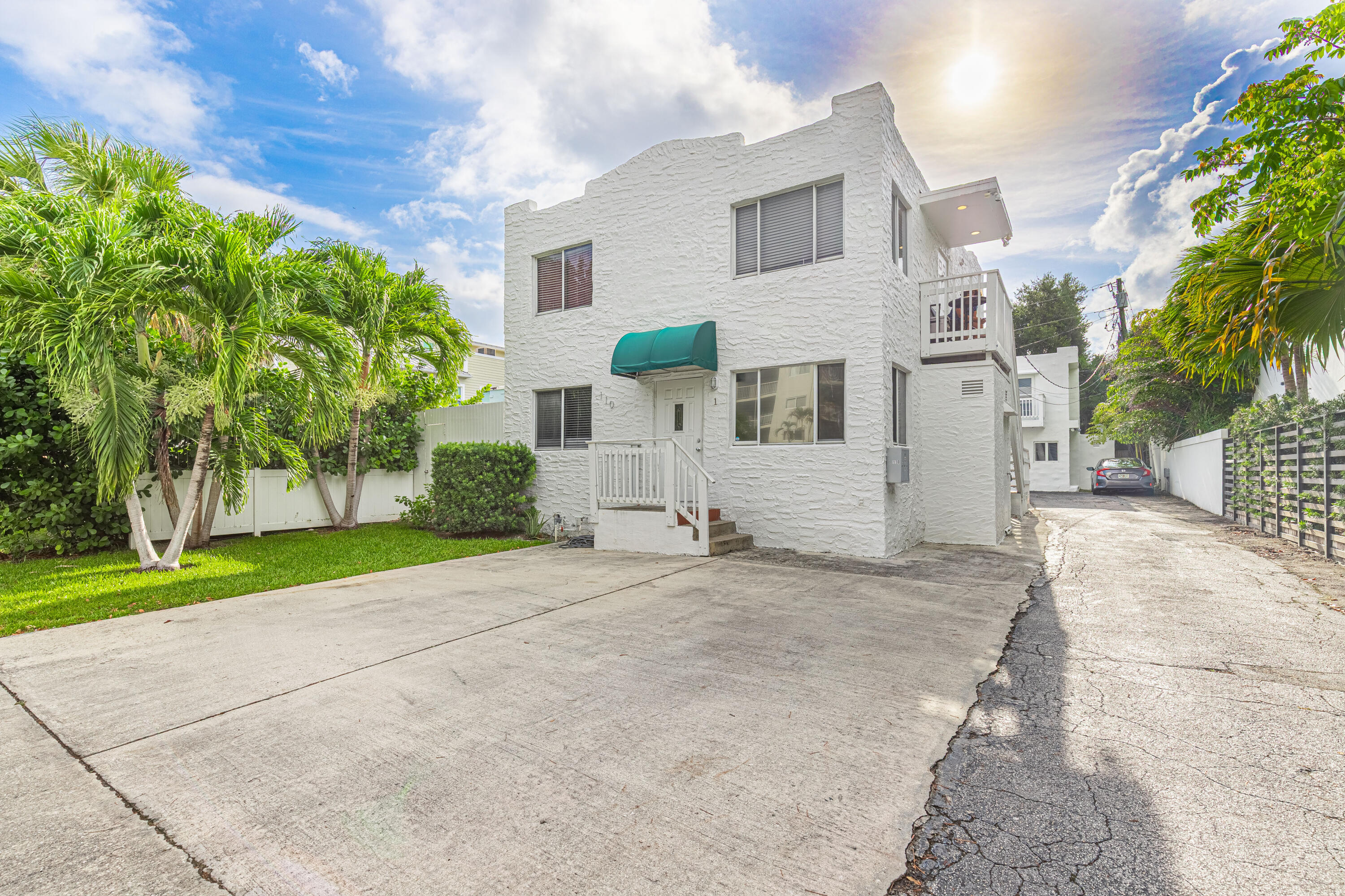 View details of listing 110 NE 16th Terrace 1-3, Fort Lauderdale, FL 33301 Fort Lauderdale with MLS# 