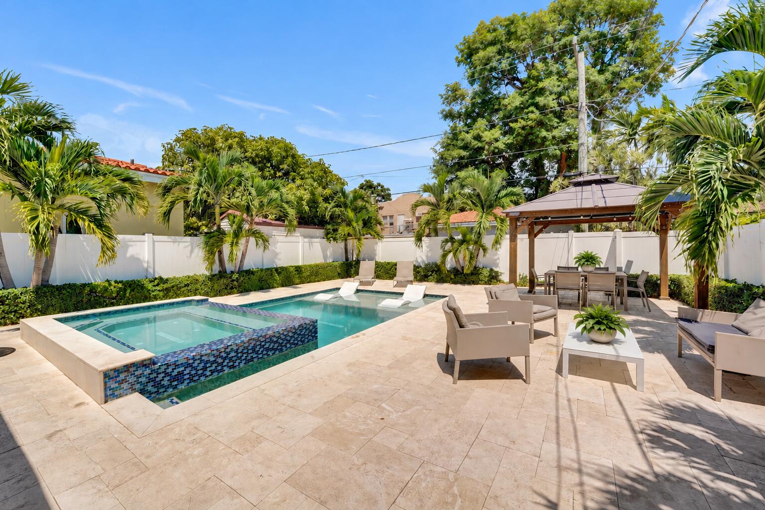 View details of listing 1535 HOLLYWOOD Boulevard, Hollywood, FL 33020 Hollywood with MLS# 