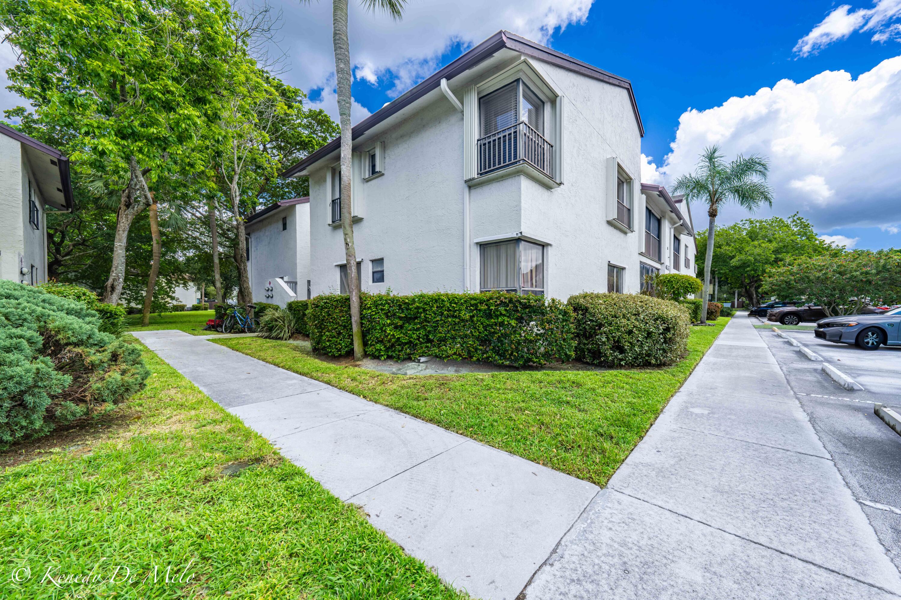 View details of listing 3147 Cocoplum Circle, Coconut Creek, FL 33063 Coconut Creek with MLS# 