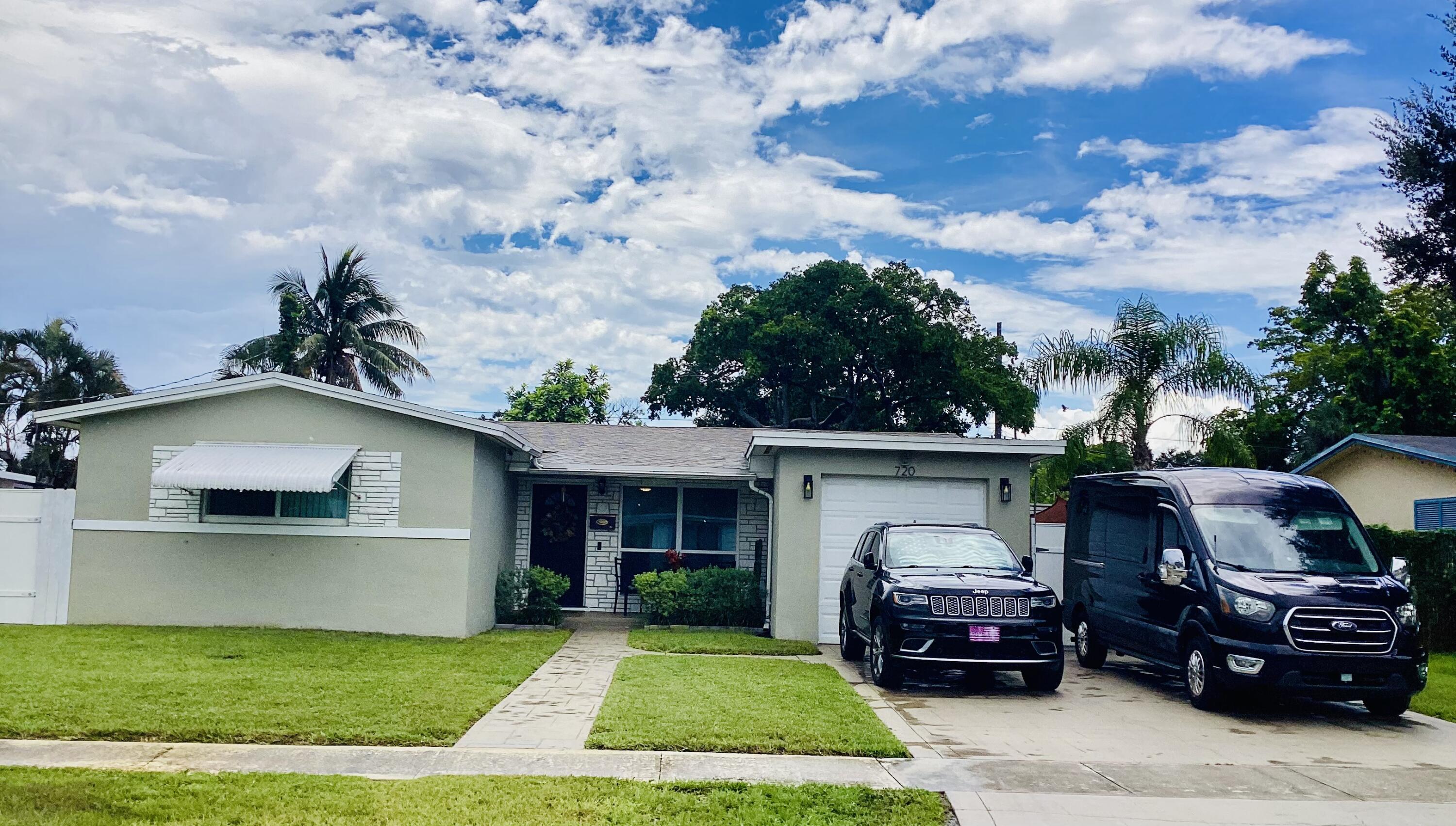 View details of listing 720 SW 69TH Avenue, Pembroke Pines, FL 33023 Pembroke Pines with MLS#