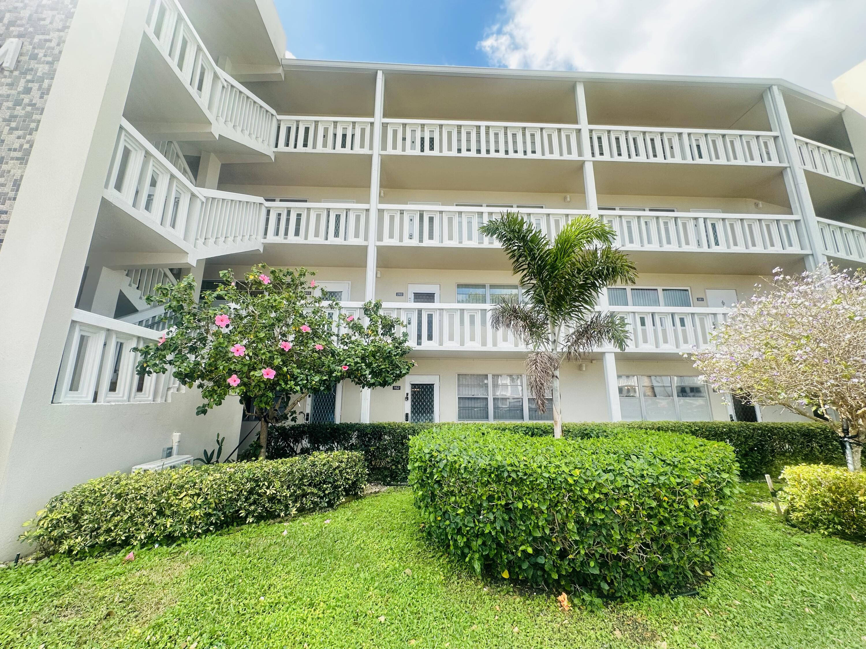 View details of listing 162 Grantham E, Deerfield Beach, FL 33442 Deerfield Beach with MLS# 