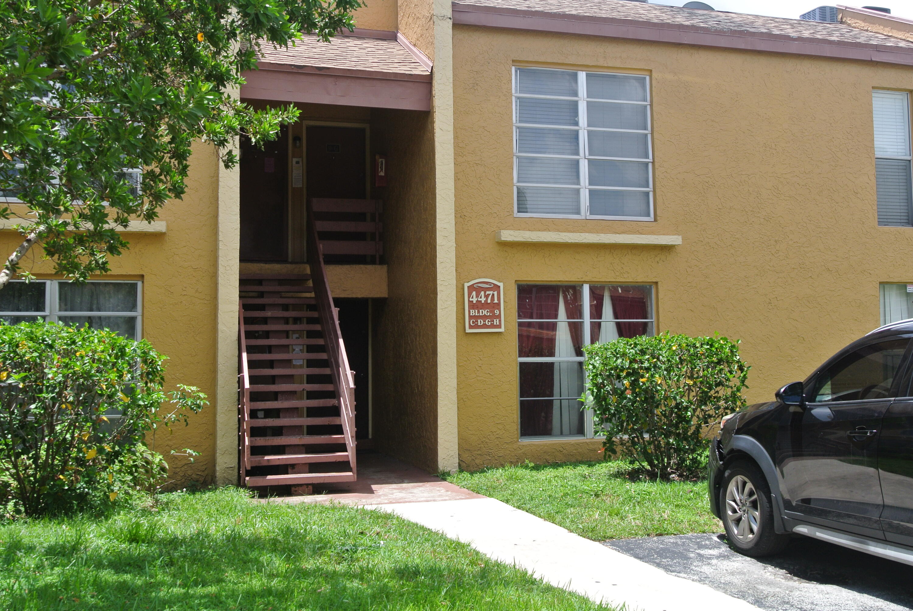 View details of listing 4471 TREEHOUSE Lane G, Tamarac, FL 33319 Tamarac with MLS#