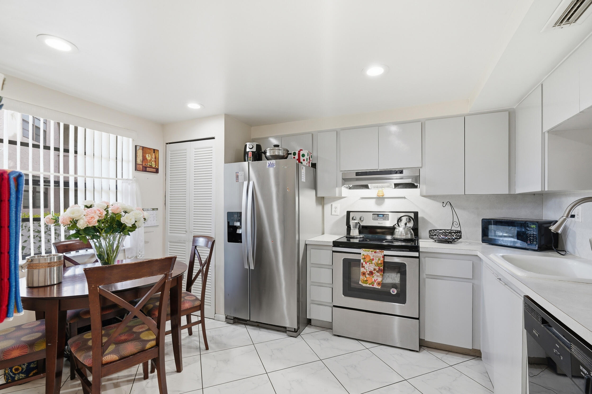 View details of listing 1000 Colony Point Circle 110, Pembroke Pines, FL 33026 Pembroke Pines with MLS#