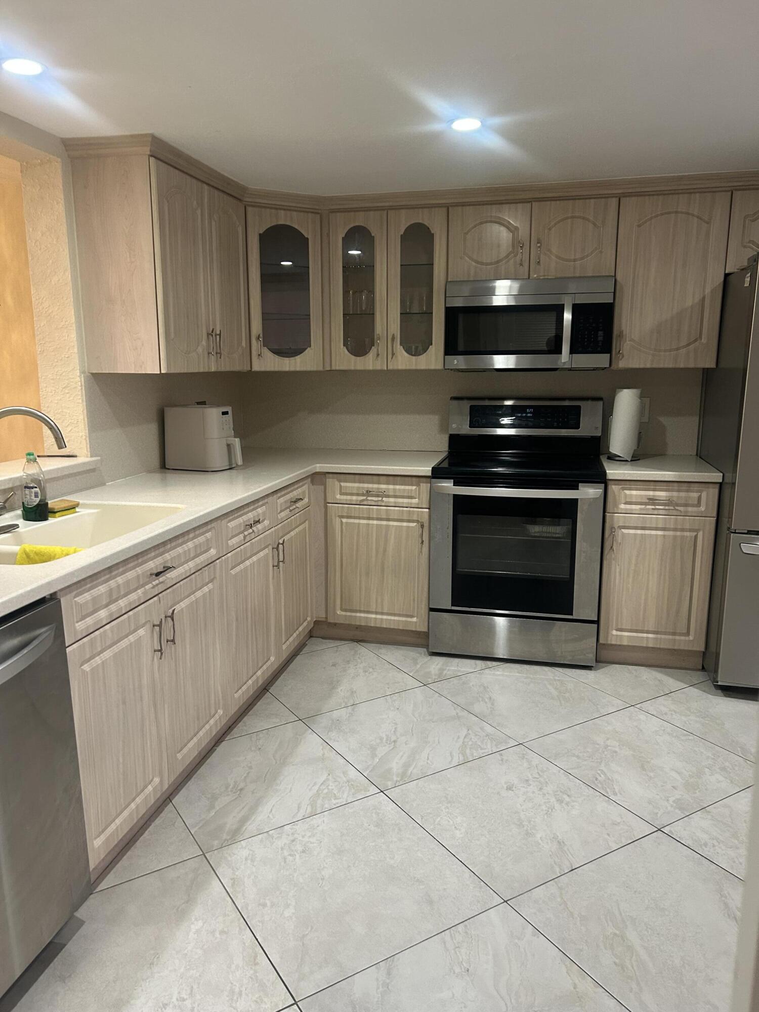 View details of listing 291 S HOLLYBROOK Drive 308, Pembroke Pines, FL 33025 Pembroke Pines with MLS#