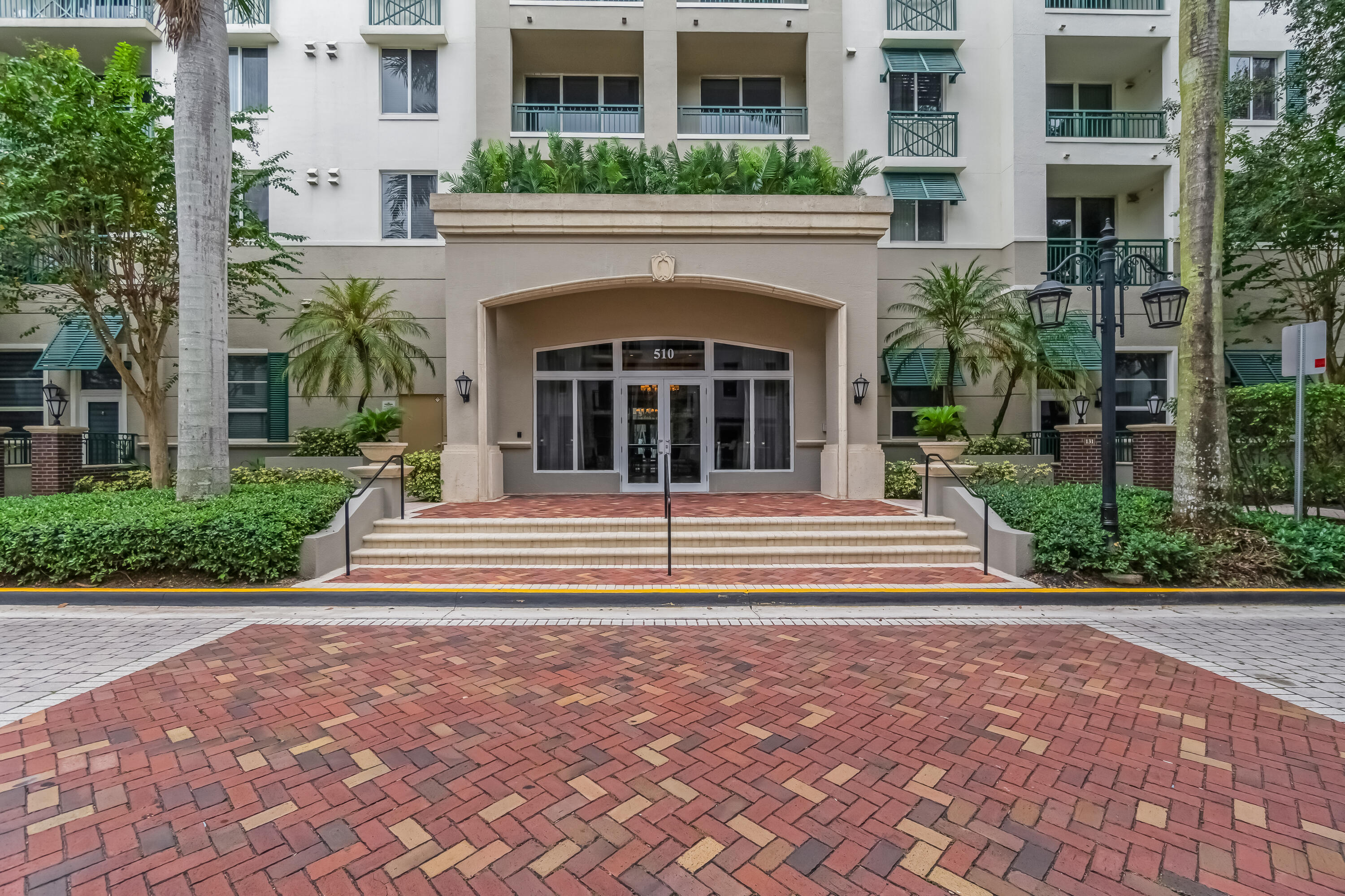 View details of listing 510 NW 84th Avenue 428, Plantation, FL 33324 Plantation with MLS# 