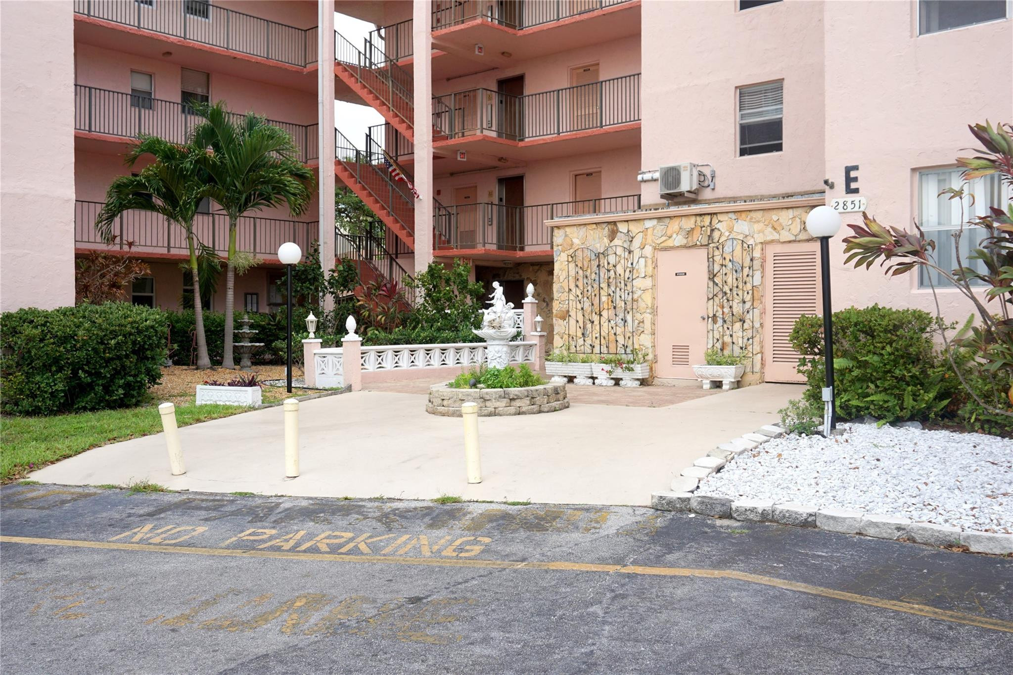 View details of listing 2851 SOMERSET Drive 207, Lauderdale Lakes, FL 33311 Lauderdale Lakes with MLS# 