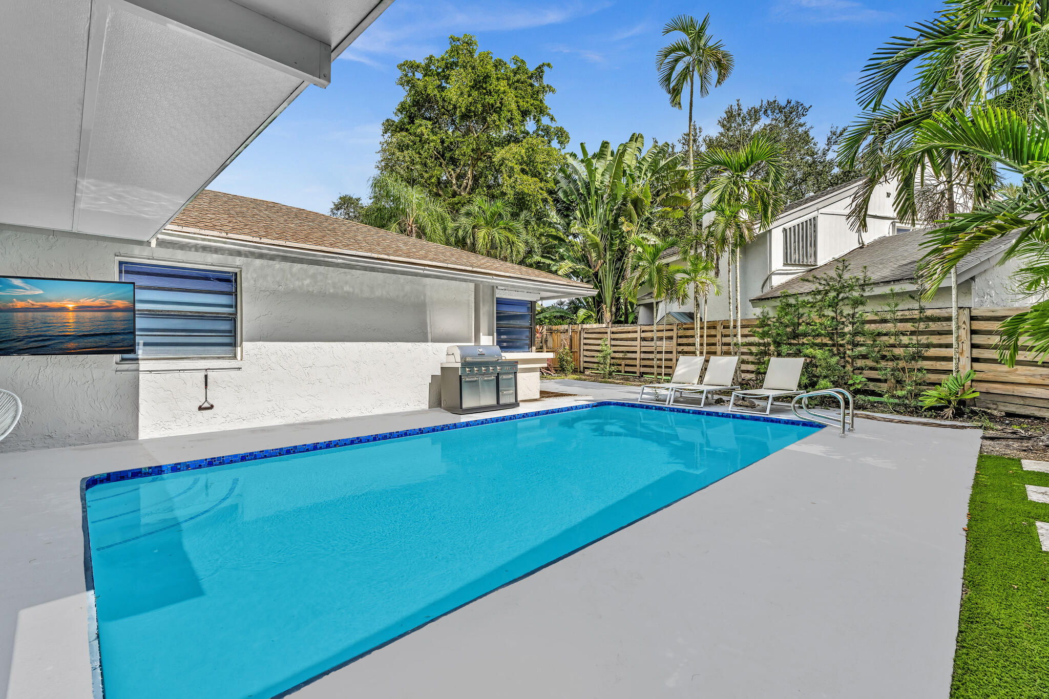View details of listing 136 GREENS Road, Hollywood, FL 33021 Hollywood with MLS# 