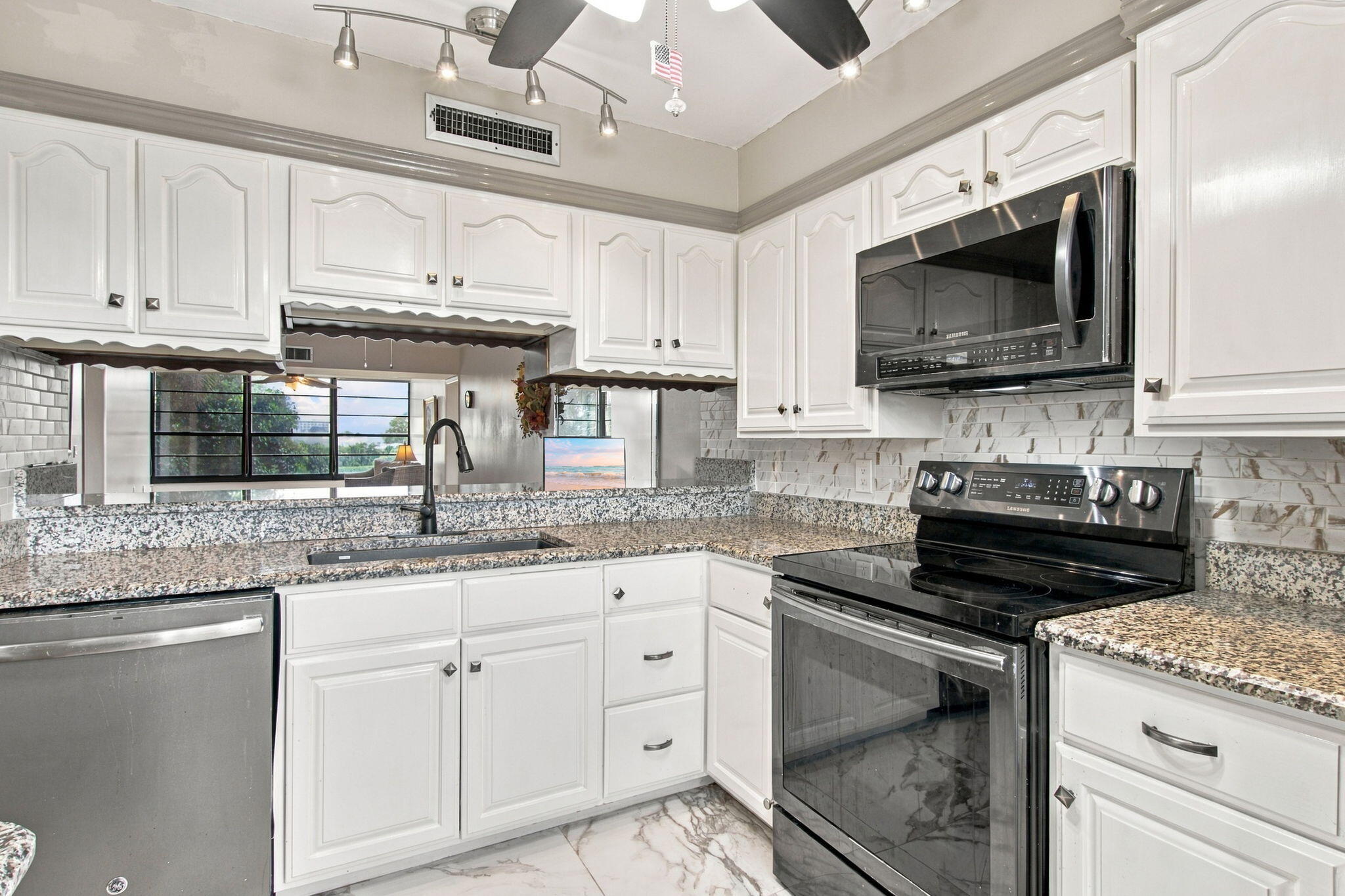View details of listing 1502 WHITEHALL Drive 305, Davie, FL 33324 Davie with MLS# 