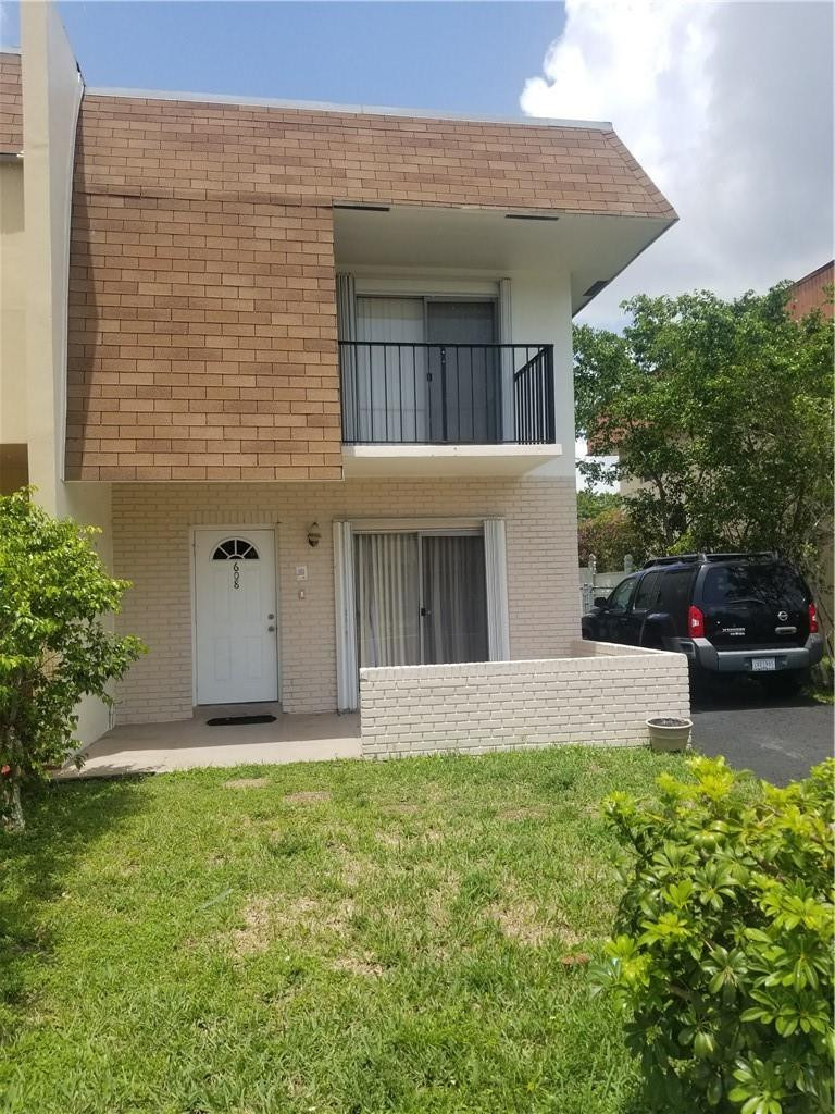 View details of listing 608 SW 80th Terrace, North Lauderdale, FL 33068 North Lauderdale with MLS#