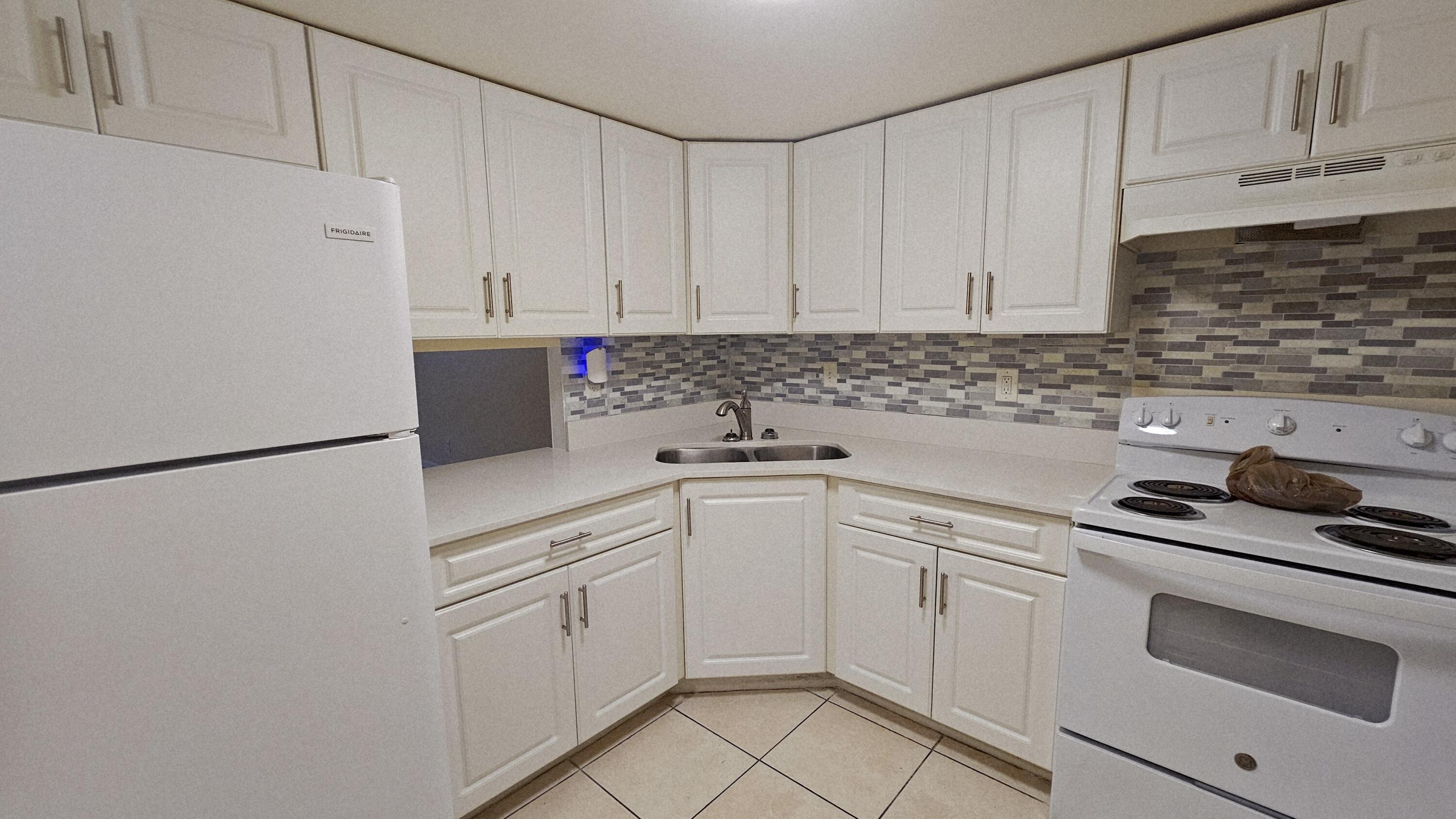 View details of listing 4200 NW 3RD Court 122, Plantation, FL 33317 Plantation with MLS# 