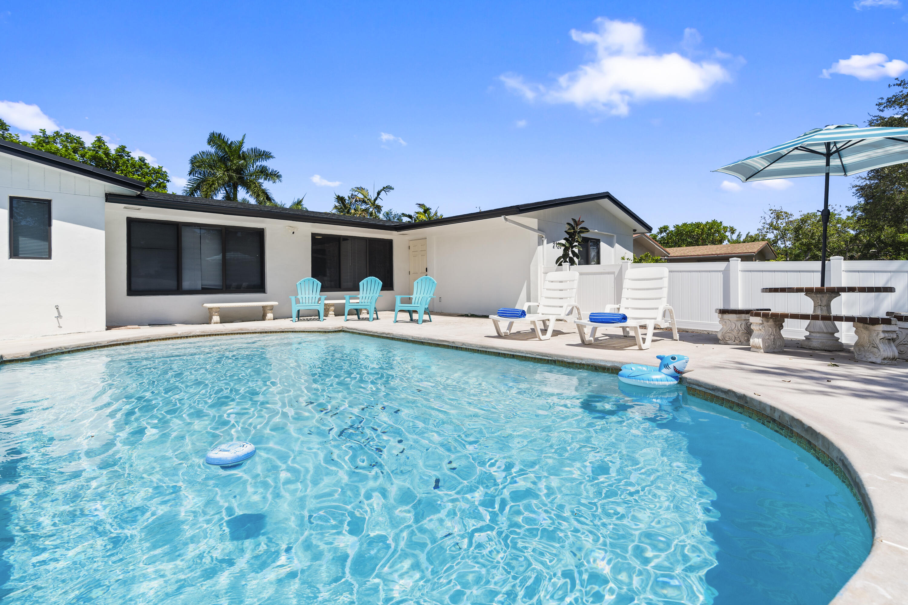 View details of listing 2121 NE 51st Court, Fort Lauderdale, FL 33308 Fort Lauderdale with MLS# 