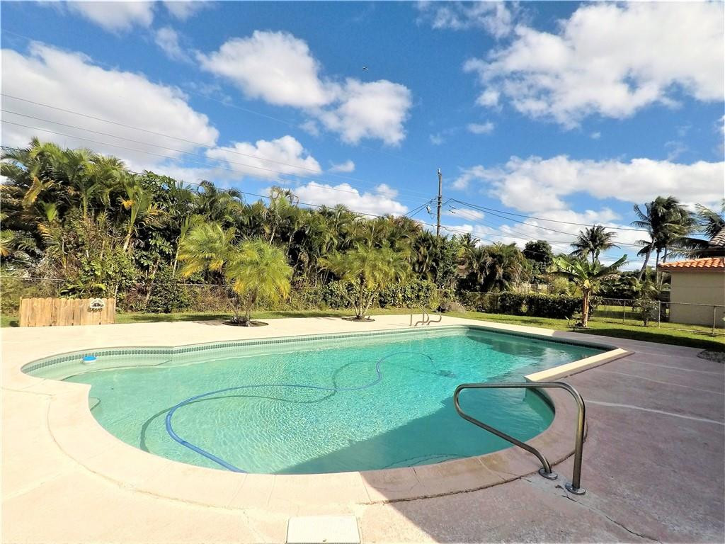 View details of listing 7221 NW 10TH Place, Plantation, FL 33313 Plantation with MLS# 