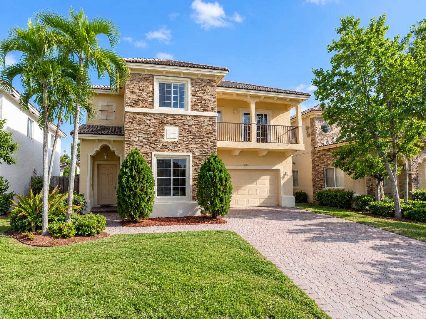View details of listing 22121 SW 87th Place, Cutler Bay, FL 33190 Cutler Bay with MLS#