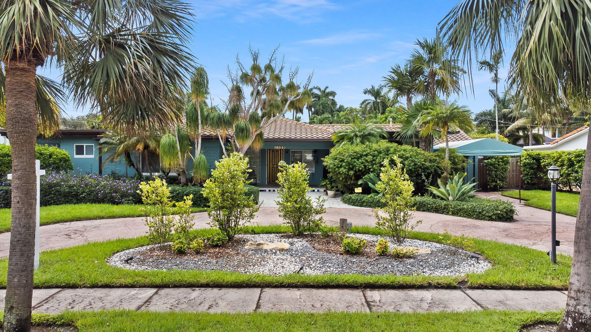 View details of listing 1322 MONROE Street, Hollywood, FL 33019 Hollywood with MLS# 
