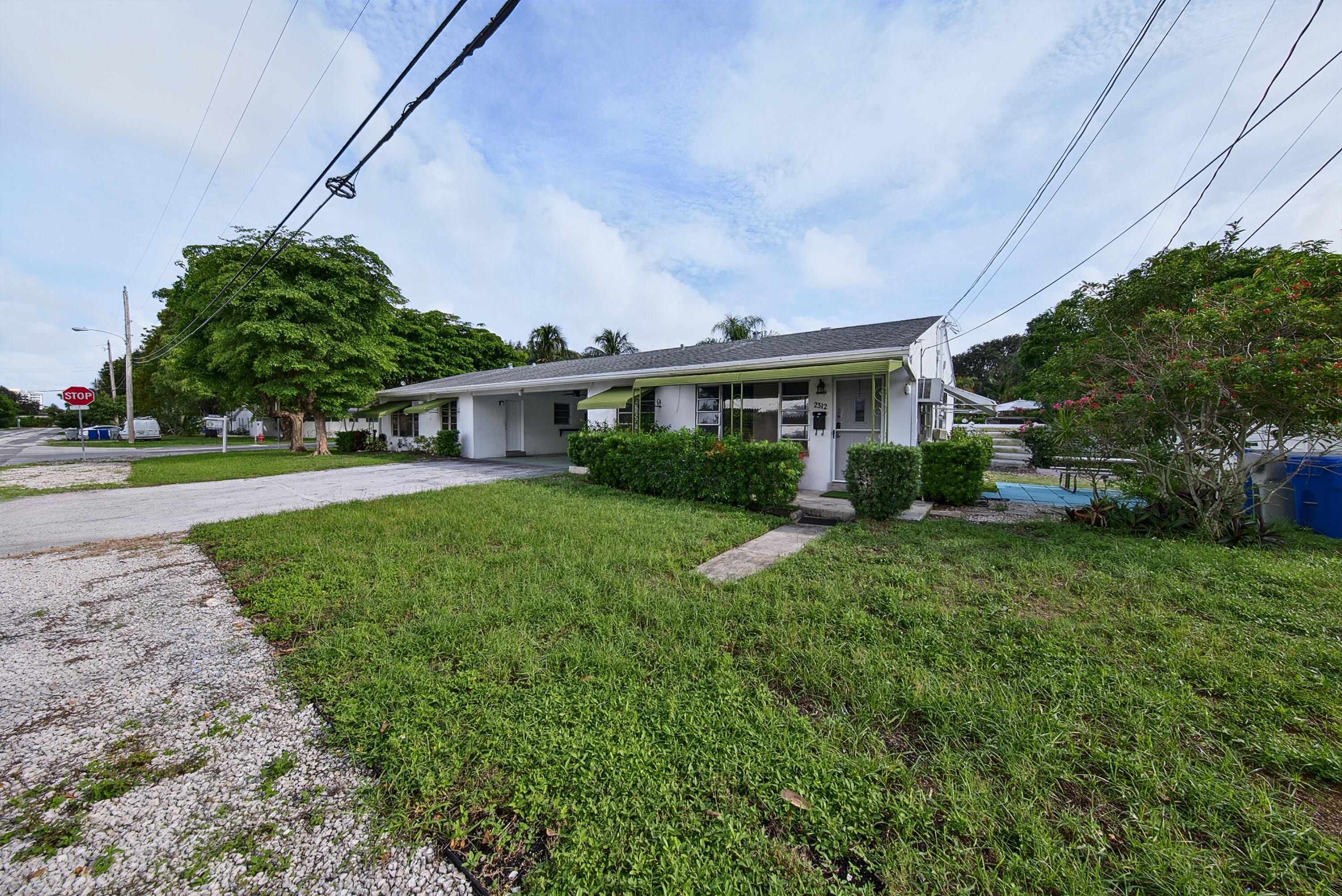 View details of listing 239 NE 24TH Avenue, Pompano Beach, FL 33062 Pompano Beach with MLS# 
