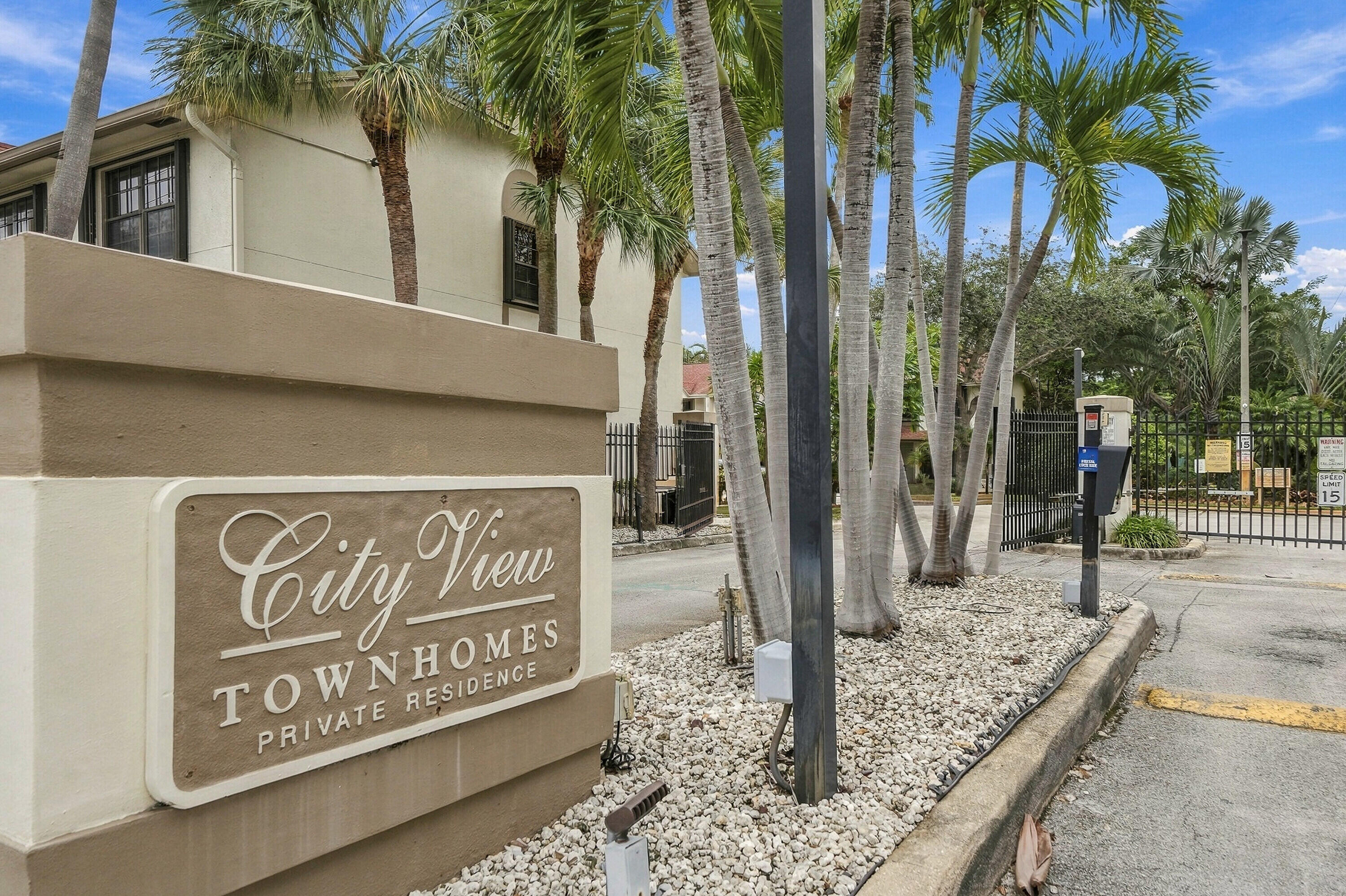 View details of listing 341 City View Drive, Fort Lauderdale, FL 33311 Fort Lauderdale with MLS# 
