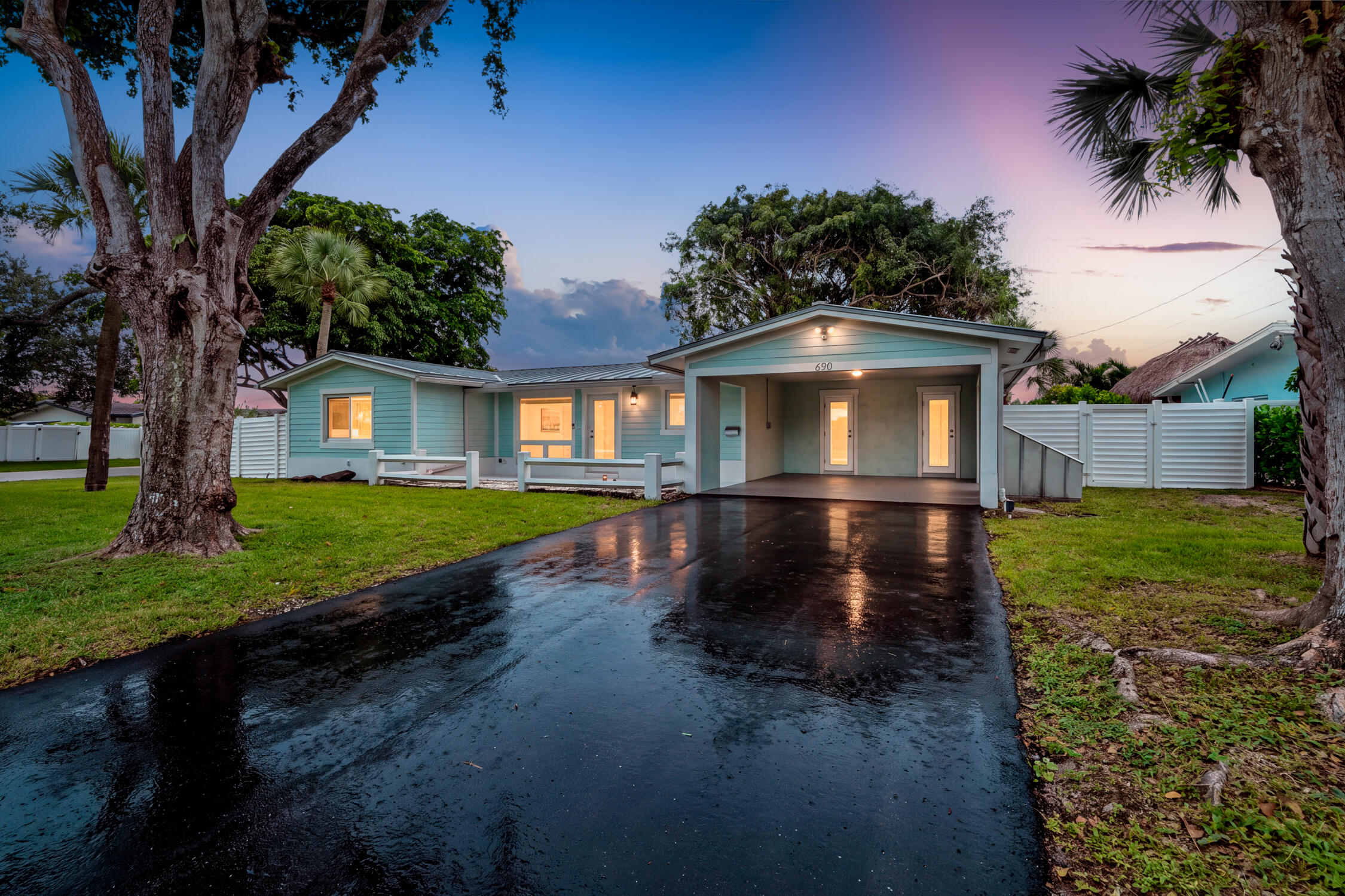 View details of listing 690 SE 5th Court, Pompano Beach, FL 33060 Pompano Beach with MLS# 