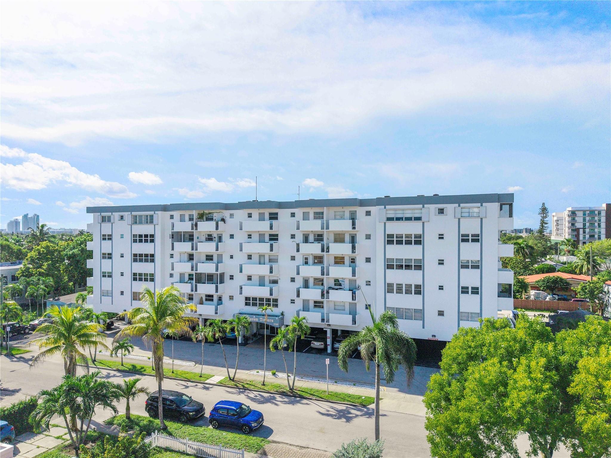 View details of listing 1720 JEFFERSON Street 212, Hollywood, FL 33020 Hollywood with MLS# 