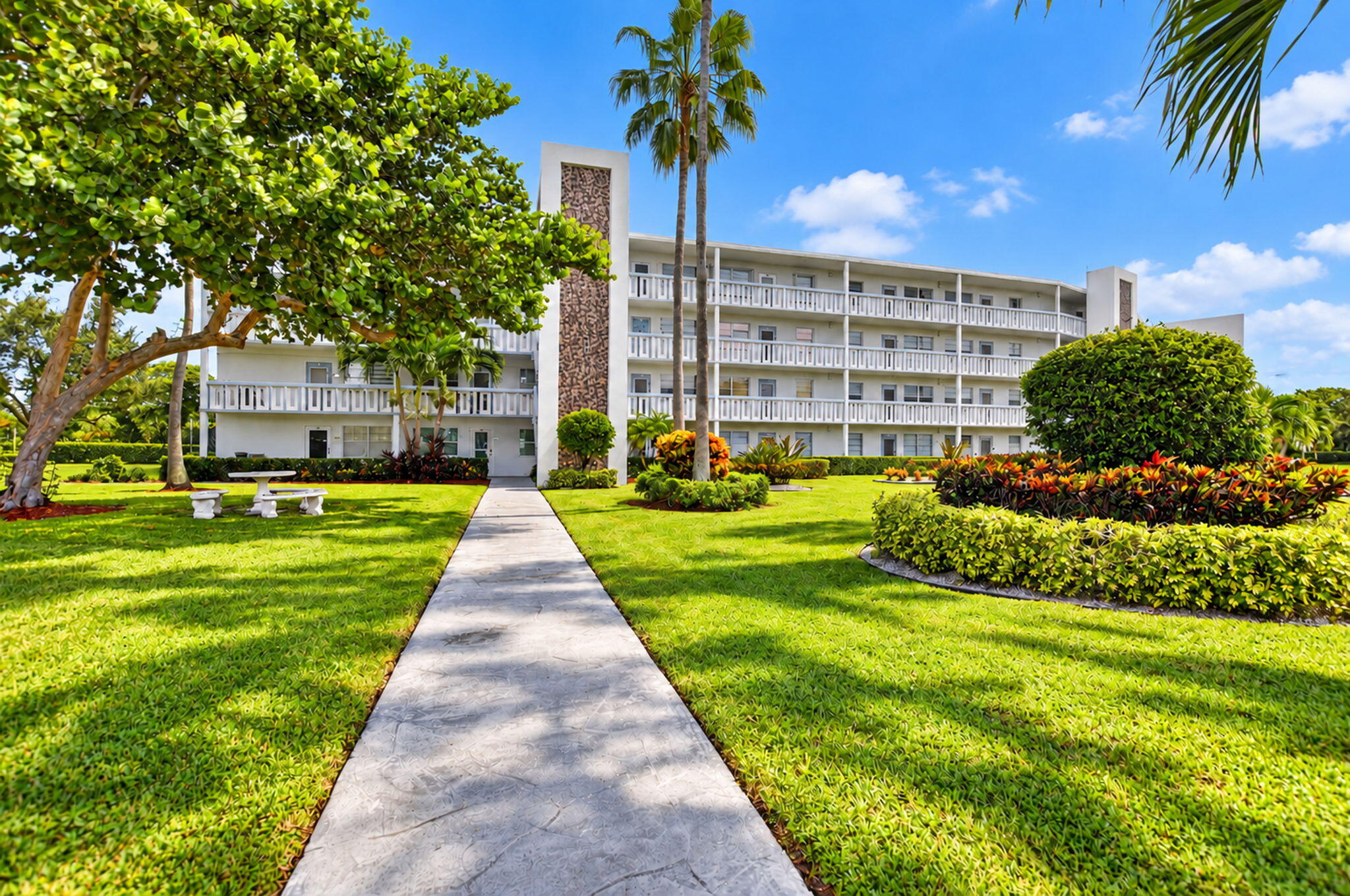 View details of listing 4025 Swansea B 4025, Deerfield Beach, FL 33442 Deerfield Beach with MLS# 