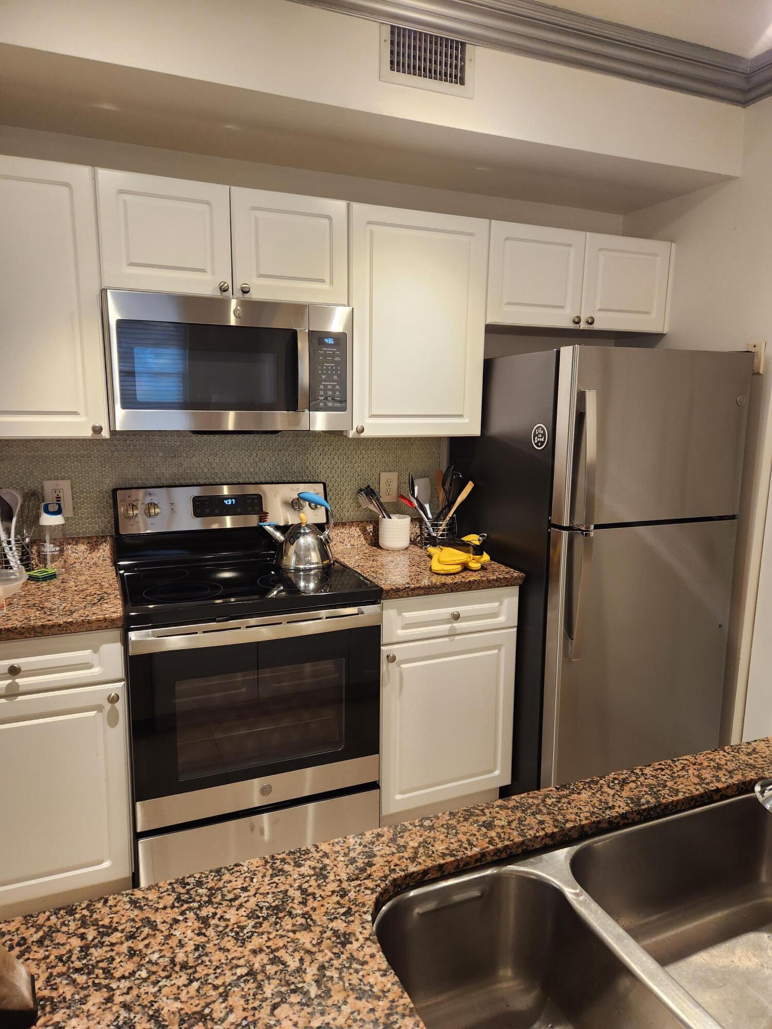 Listing  580 S Sapodilla Avenue 106, West Palm Beach, FL 33401, West Palm Beach, FL 33401