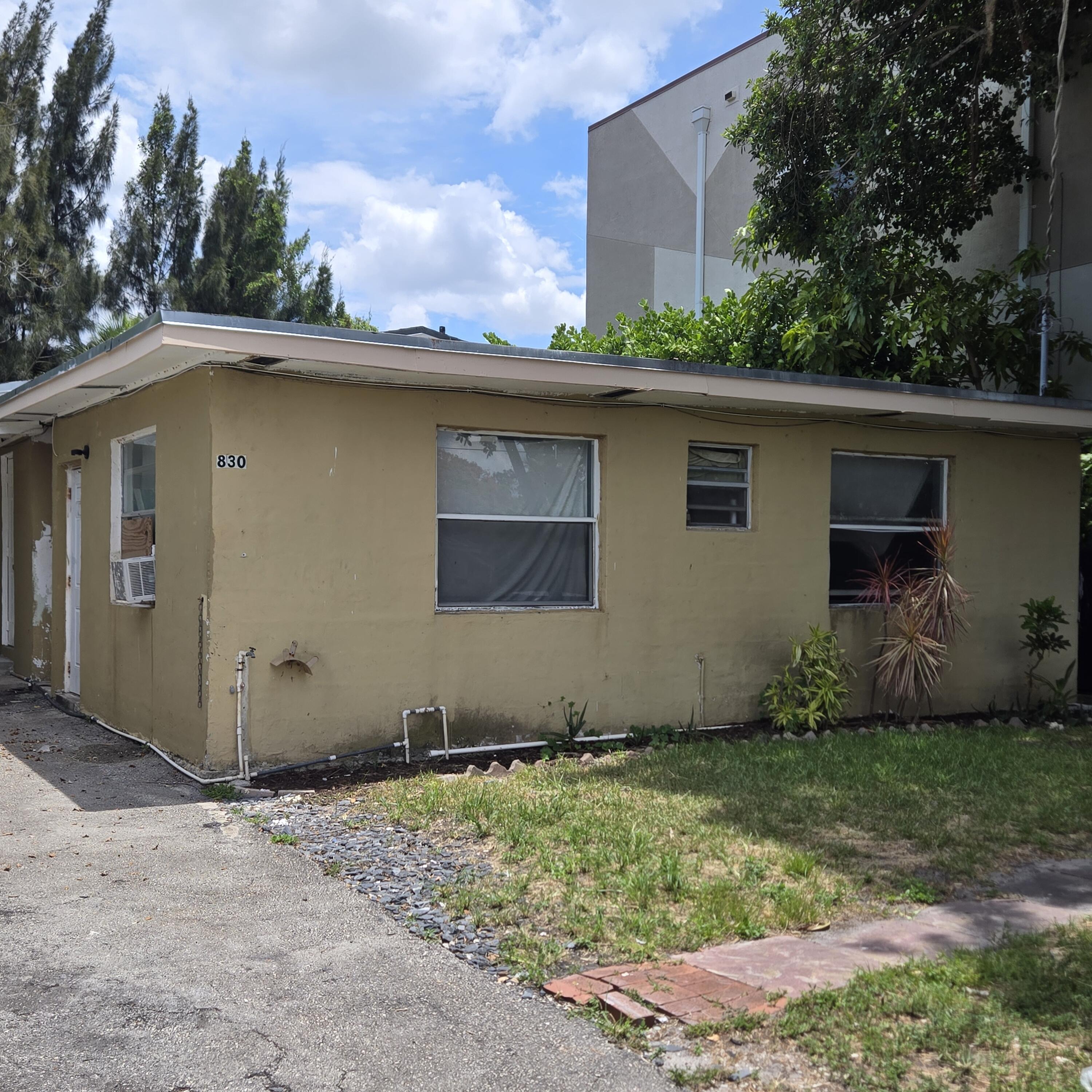 View details of listing 830 SW 14th Street 2, Pompano Beach, FL 33060 Pompano Beach with MLS# 