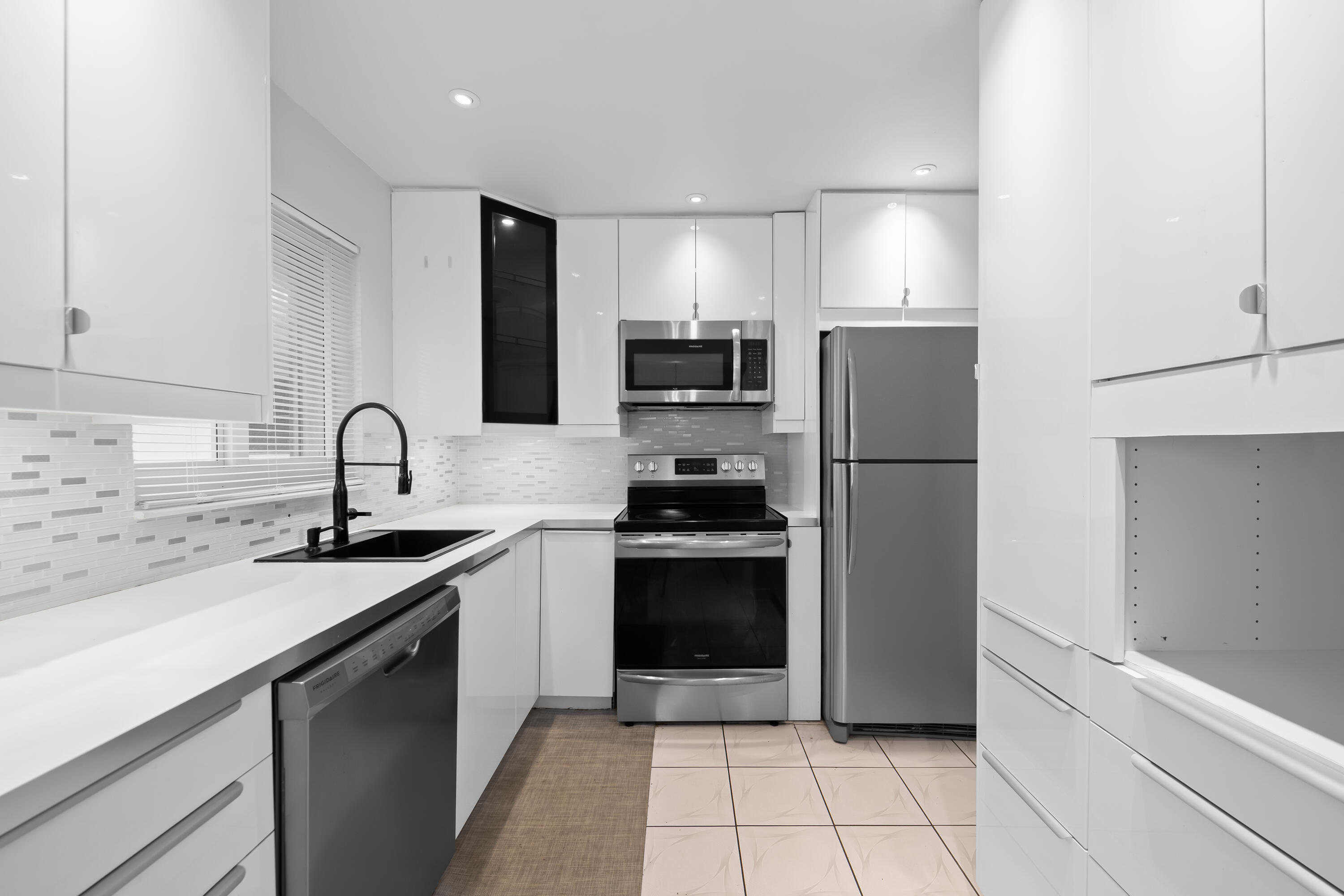 View details of listing 5300 WASHINGTON Street K330, Hollywood, FL 33021 Hollywood with MLS# 