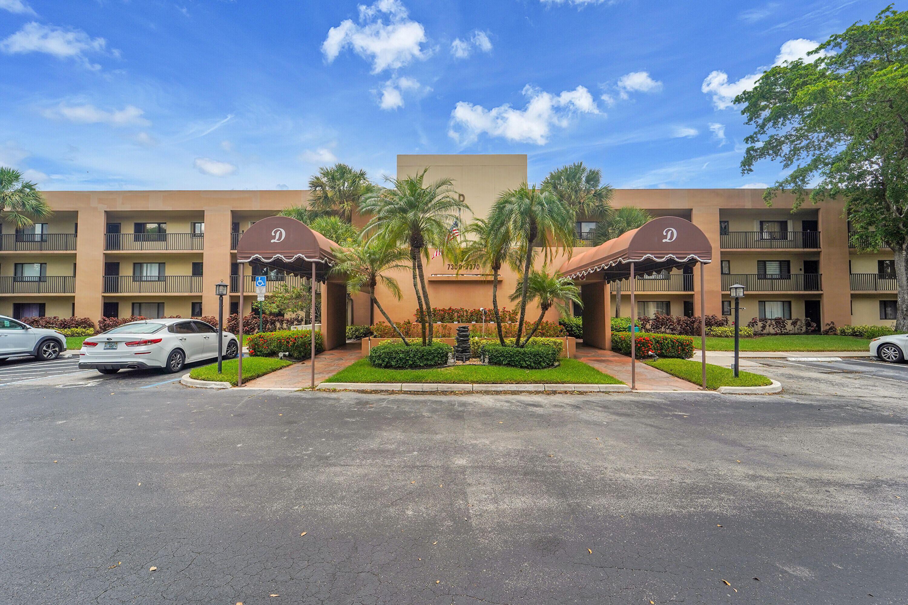 View details of listing 7342 ASHMONT Circle 203, Tamarac, FL 33321 Tamarac with MLS#
