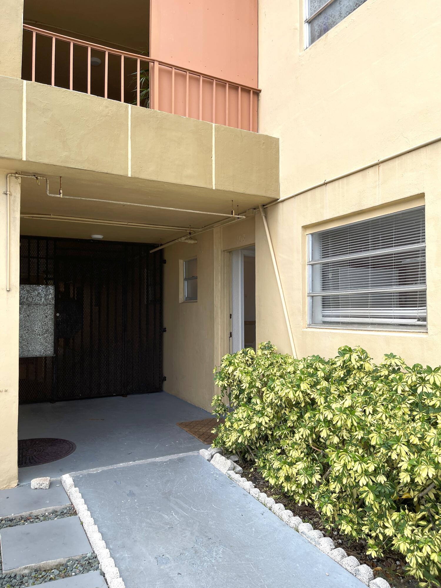 View details of listing 16400 NE 17TH Avenue 108, North Miami Beach, FL 33162 North Miami Beach with MLS# 