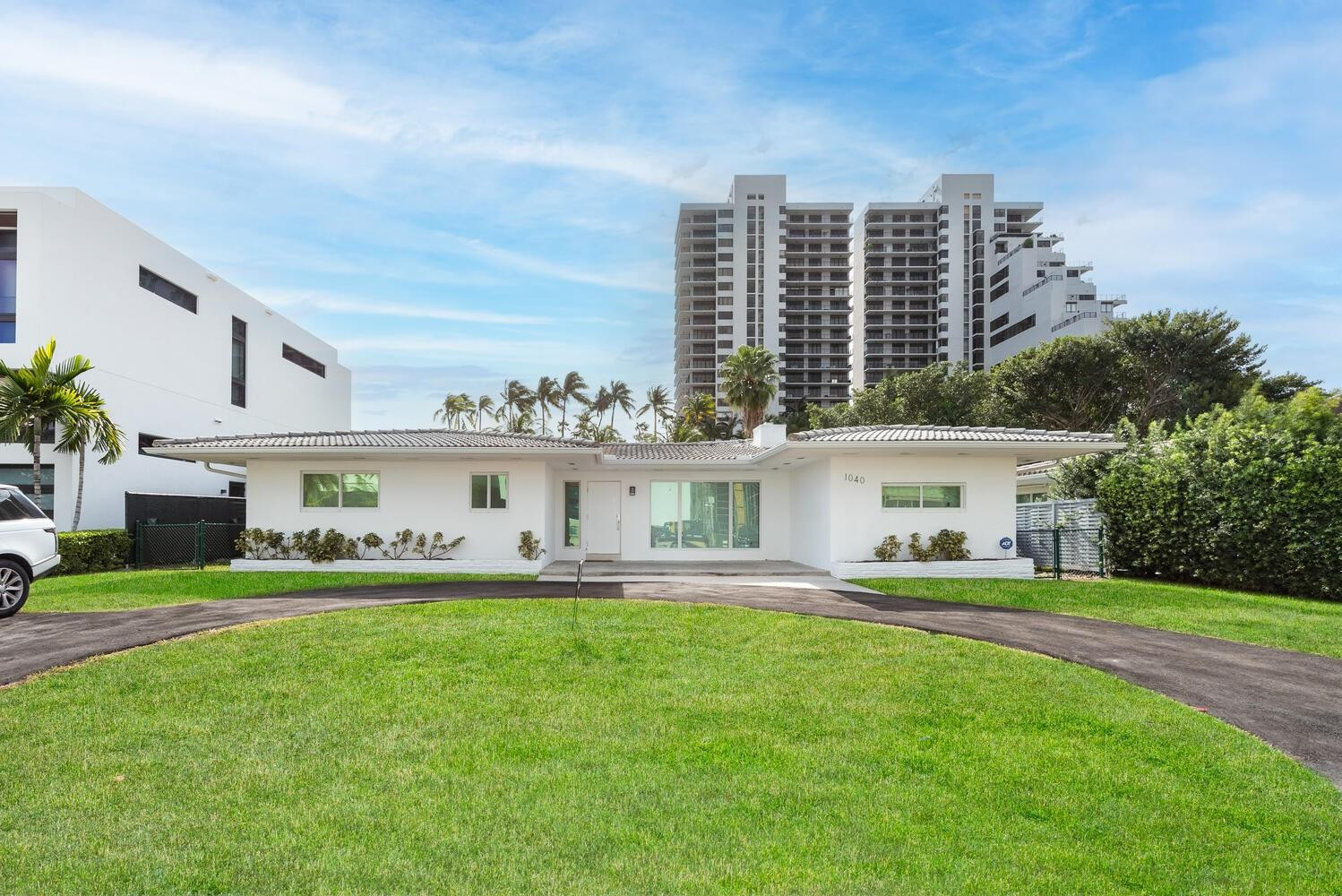 View details of listing 1040 N VENETIAN Drive, Miami, FL 33139 Miami with MLS# 