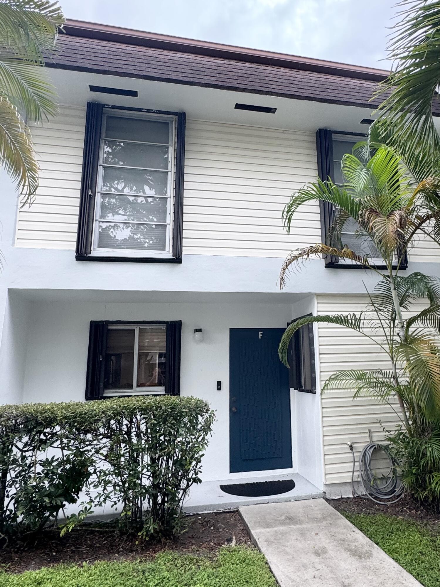 View details of listing 3321 Farragut Street 7F, Hollywood, FL 33021 Hollywood with MLS# 
