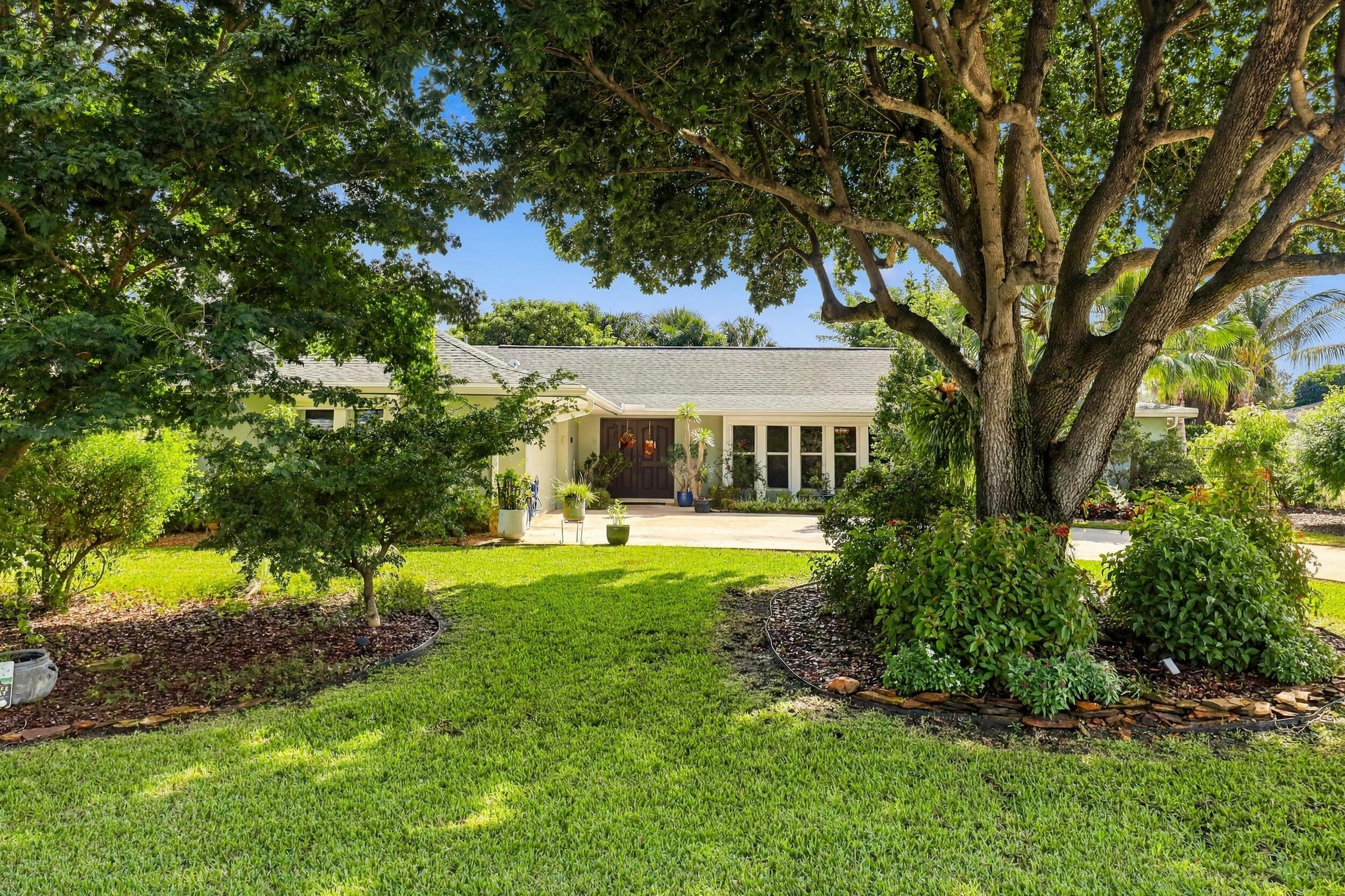 Listing  9714 HONEYSUCKLE Avenue, Palm Beach Gardens, FL 33410, Palm Beach Gardens, FL 33410